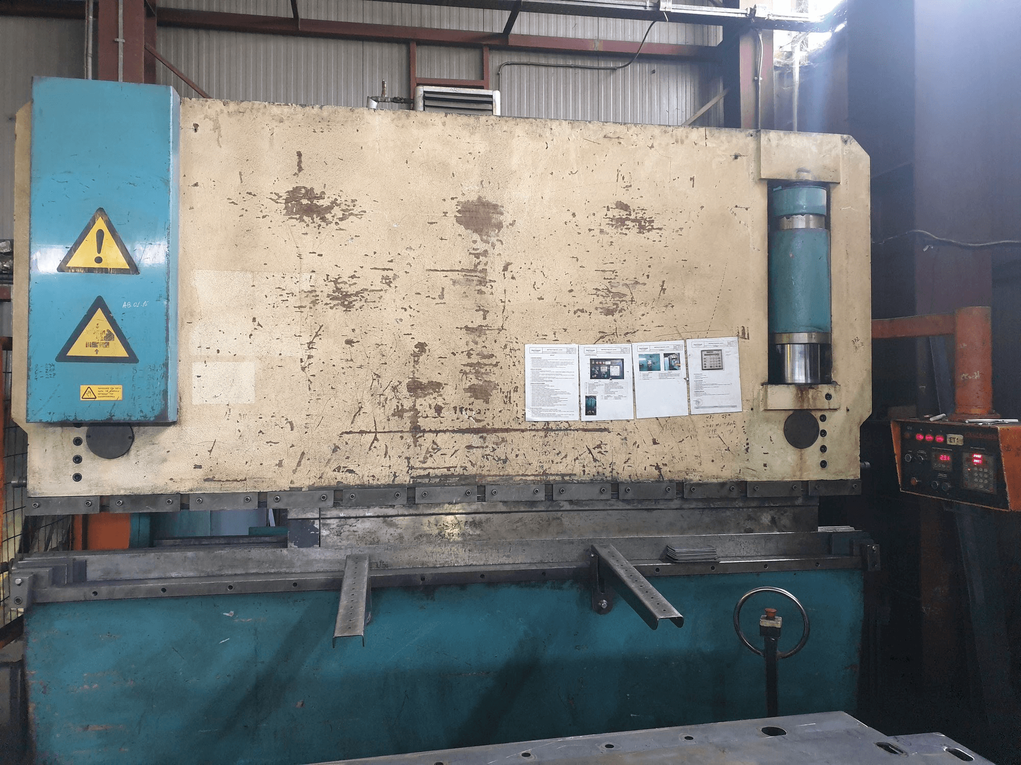 Makine GIZELIS PB 130/3000 - Önden görünüm