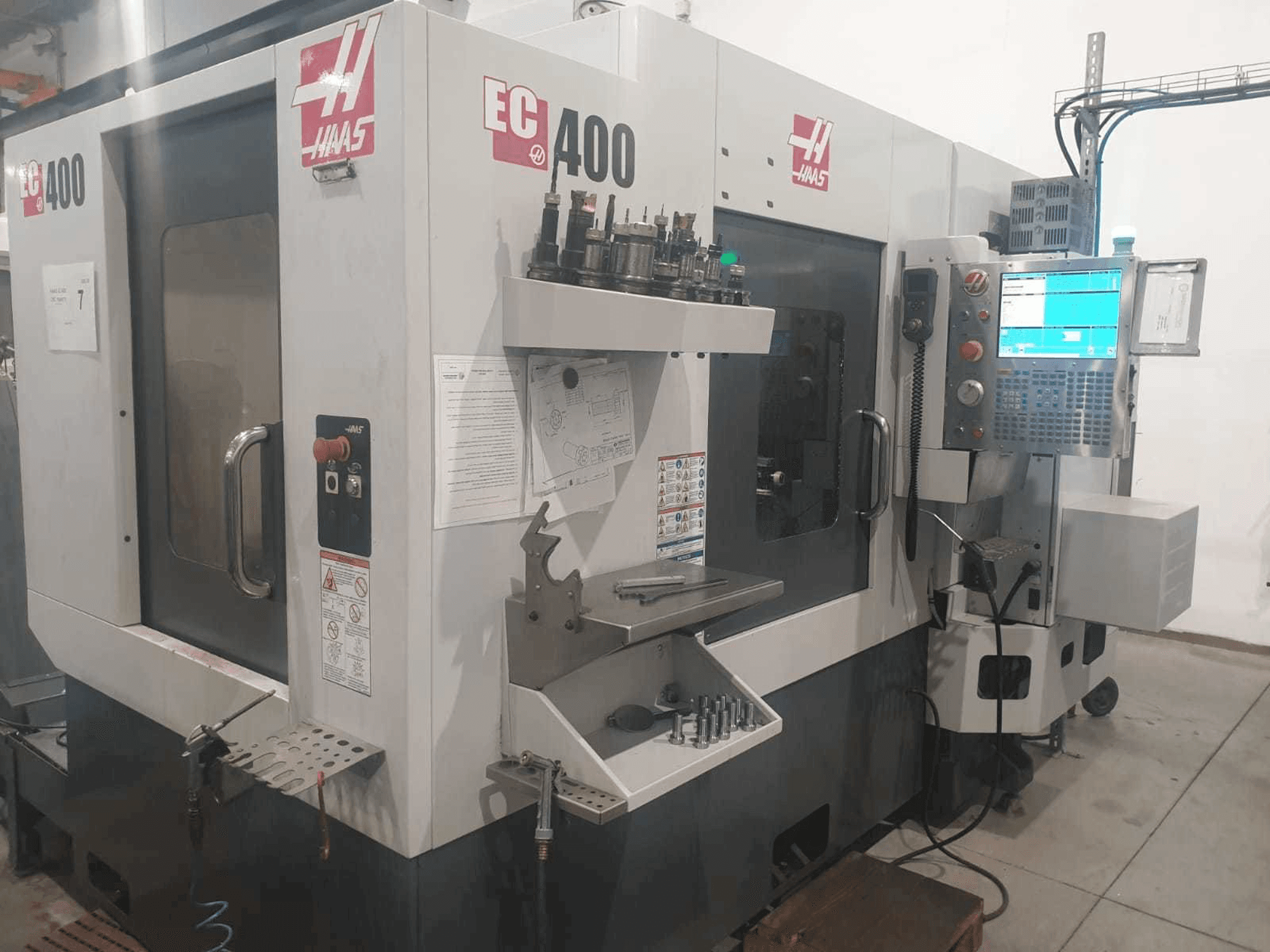 Makine HAAS EC400 - Önden görünüm