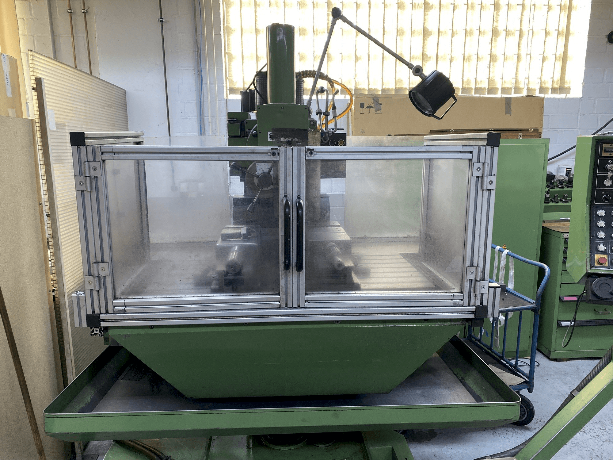 Makine HERMLE UWF 1000 - Önden görünüm