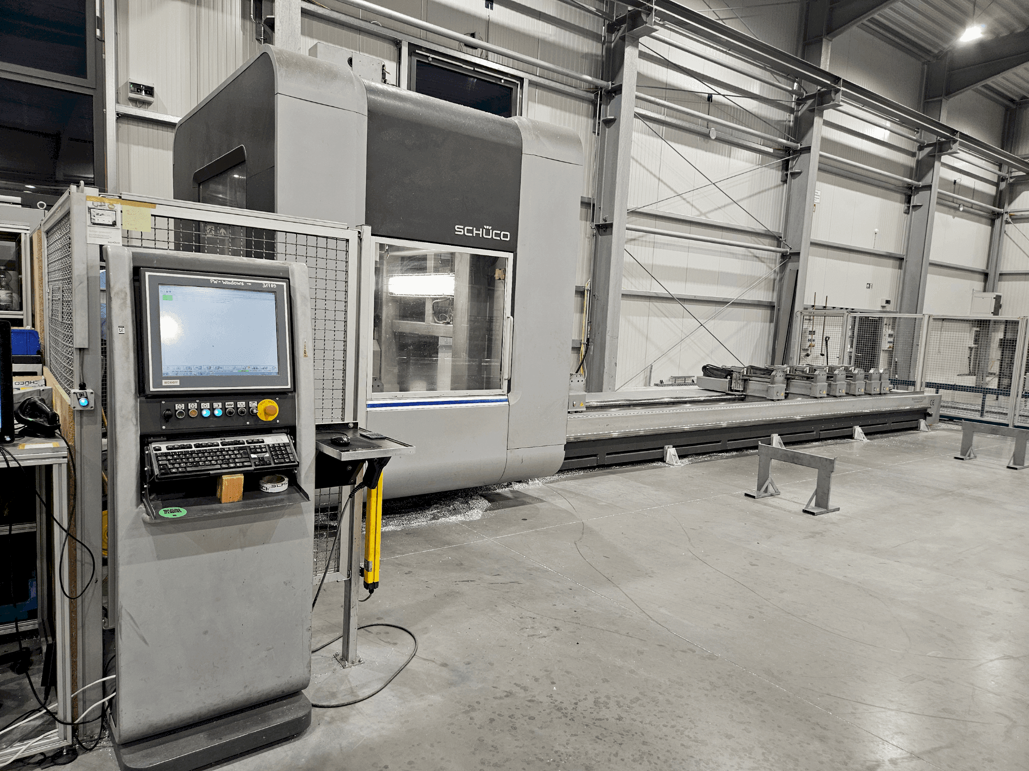 Makine SCHÜCO DC 500 - Önden görünüm