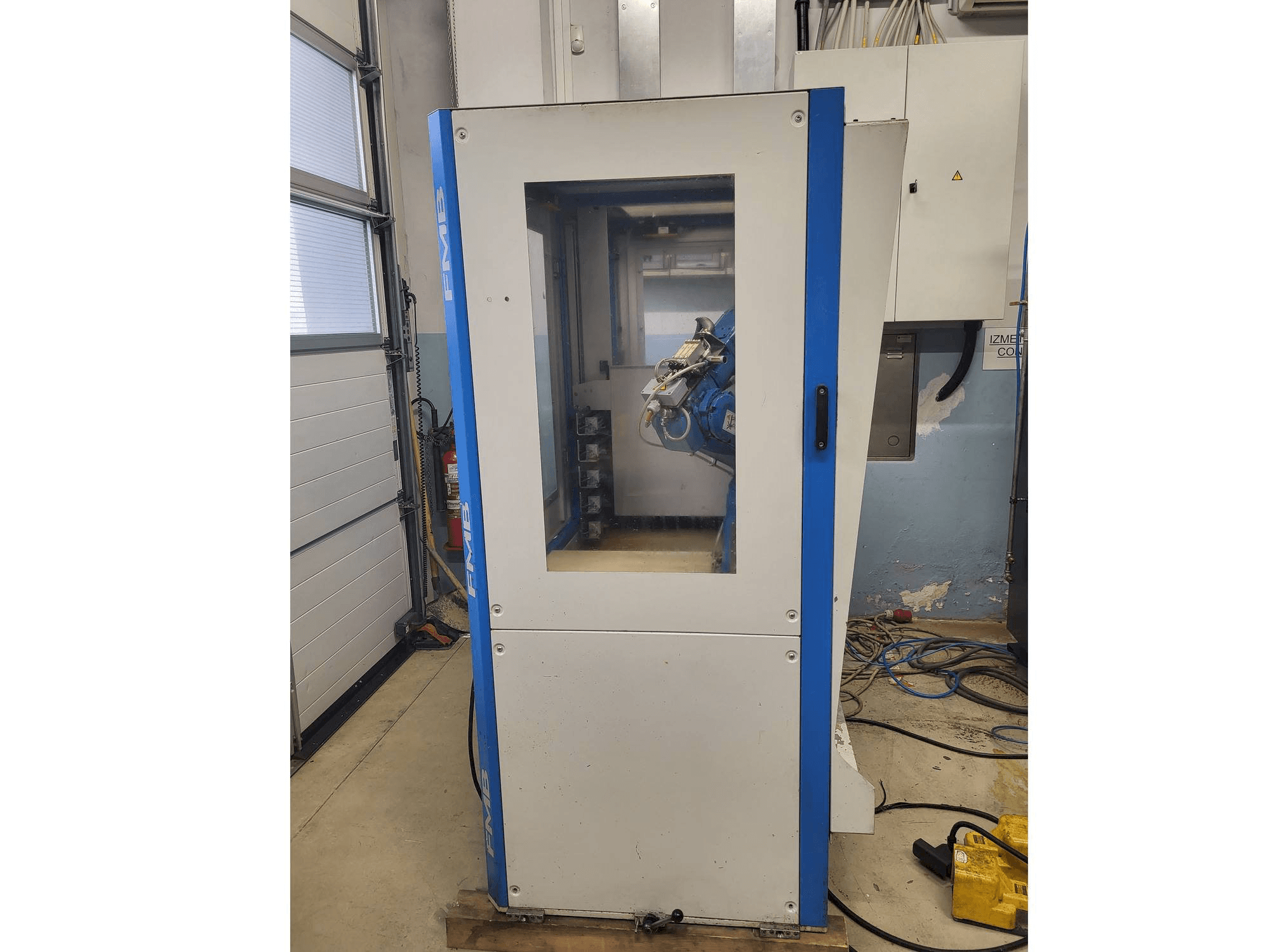 Makine Yaskawa YR-MH005LS-A12 - Önden görünüm