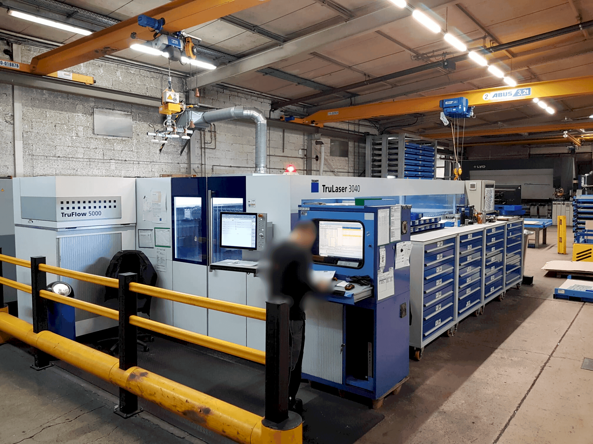 Makine TRUMPF TruLaser 3040 5kW CO2 - Önden görünüm