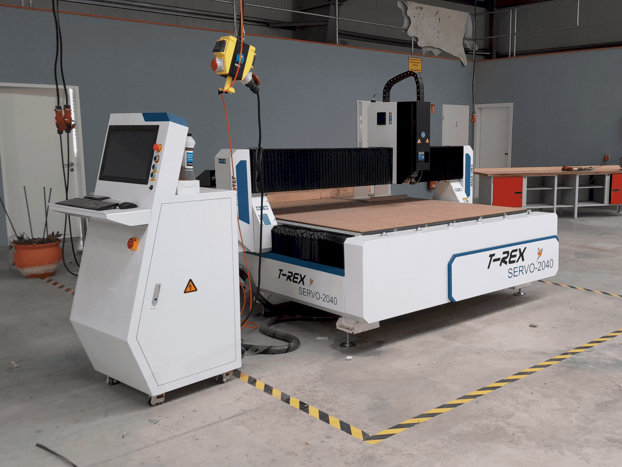 Makine T-Rex Servo 2040 - Önden görünüm