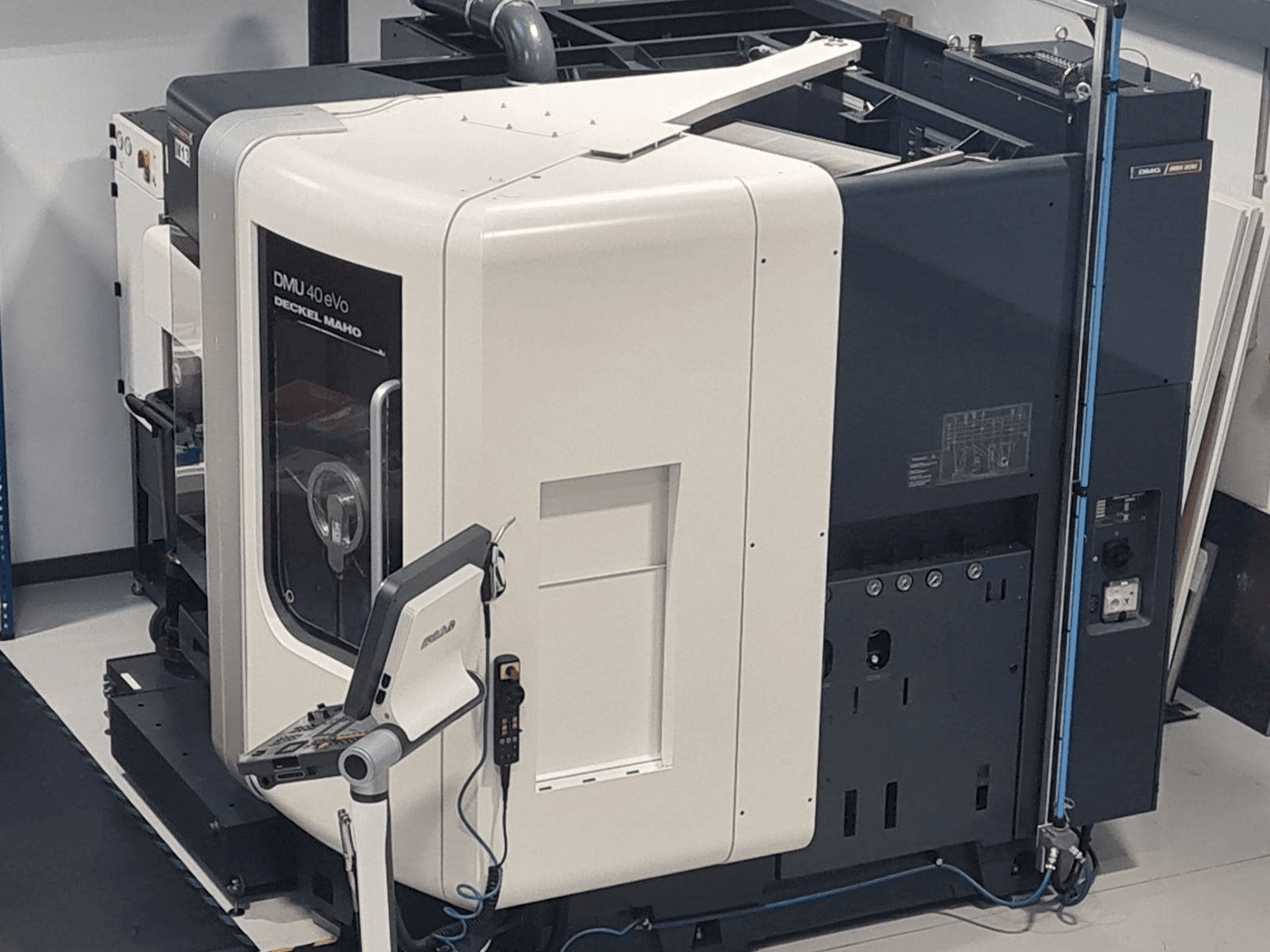 Makine DMG MORI DMU40 eVo - Önden görünüm