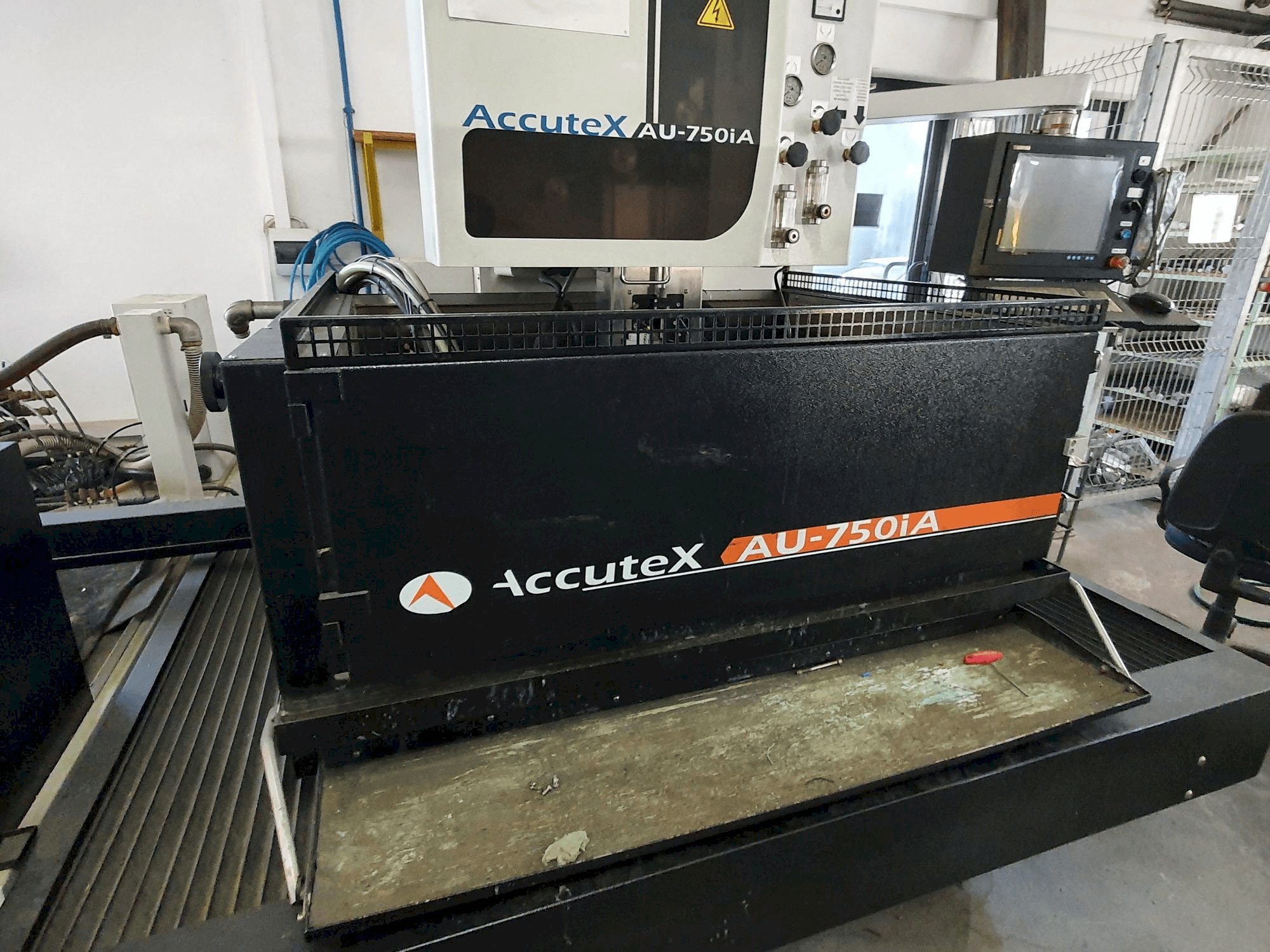 Makine AccuteX AU-750iA - Önden görünüm