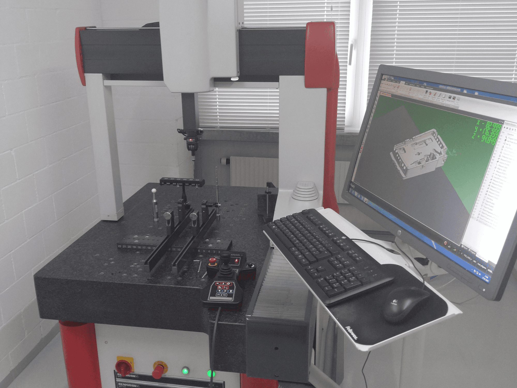 Makine Coord3 Ares 700 - Önden görünüm