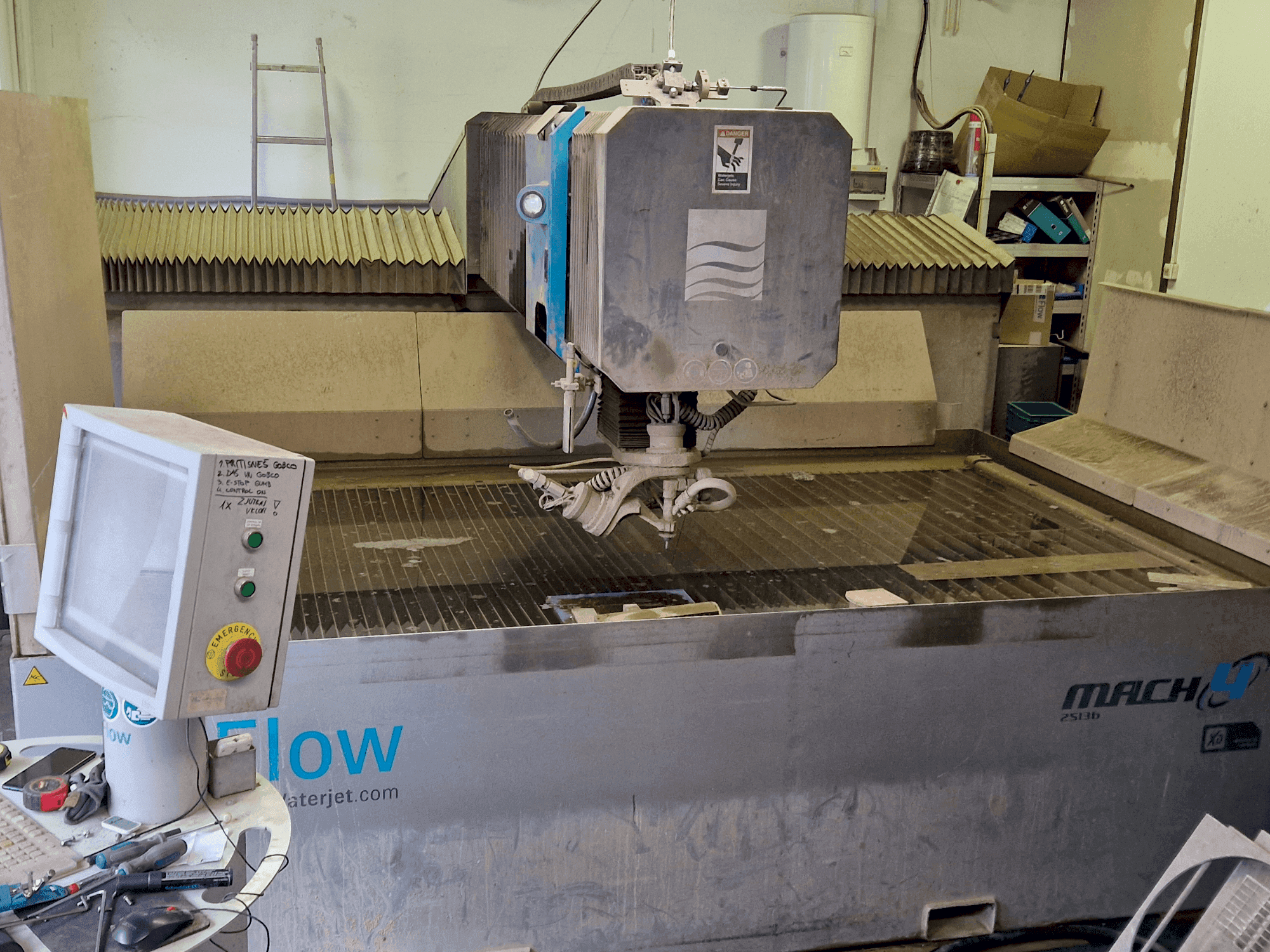Makine Flow Mach 4 B - Önden görünüm