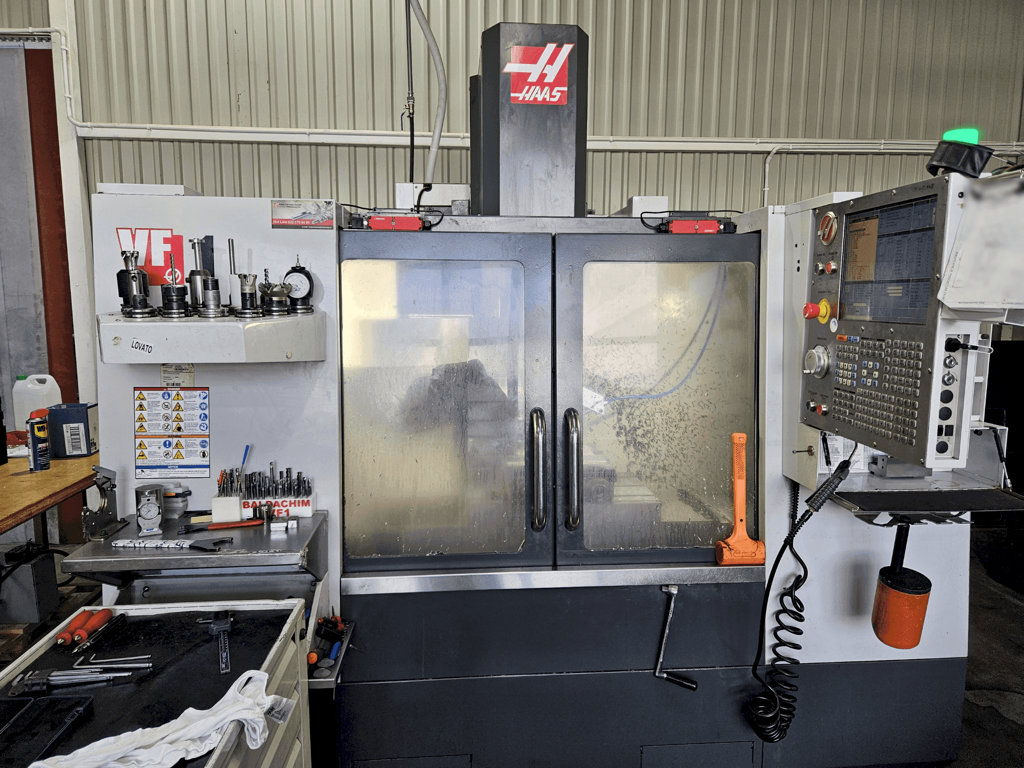 Makine HAAS VF-1 - Önden görünüm