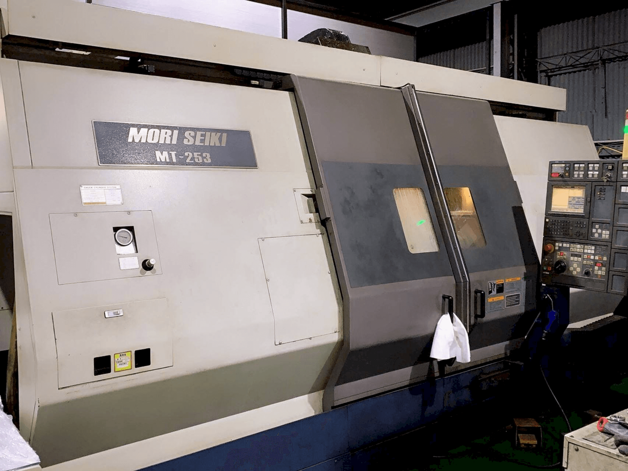 Makine MORI SEIKI MT 253 S - Önden görünüm