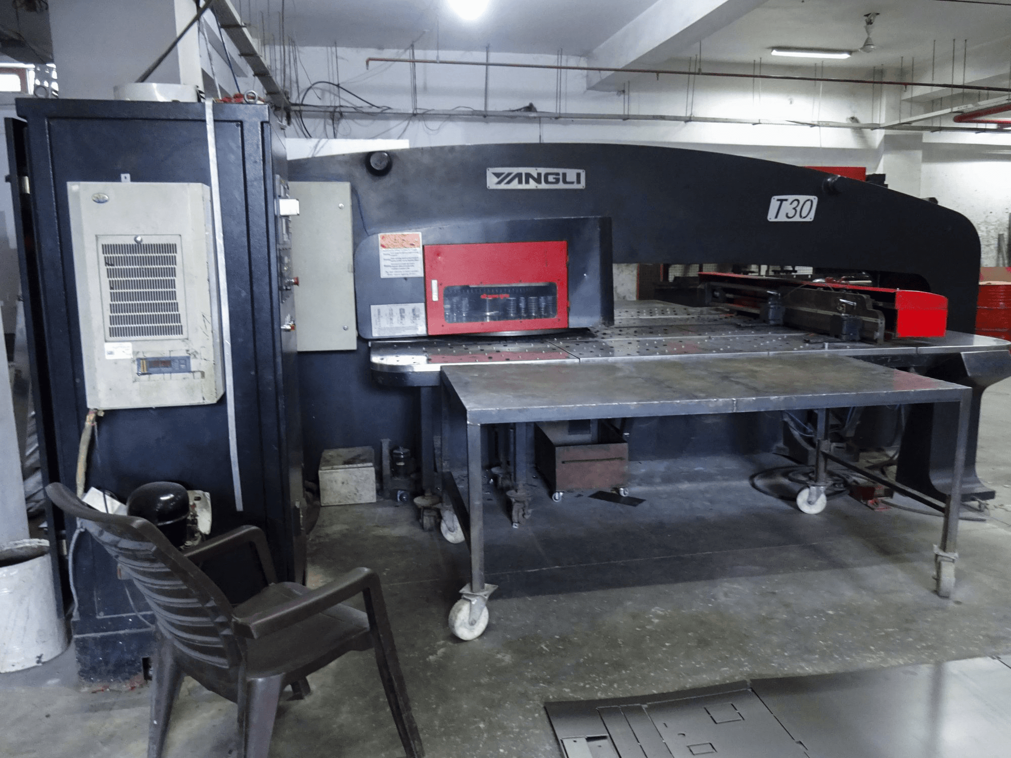 Makine Yangli - Sol görünüm T30