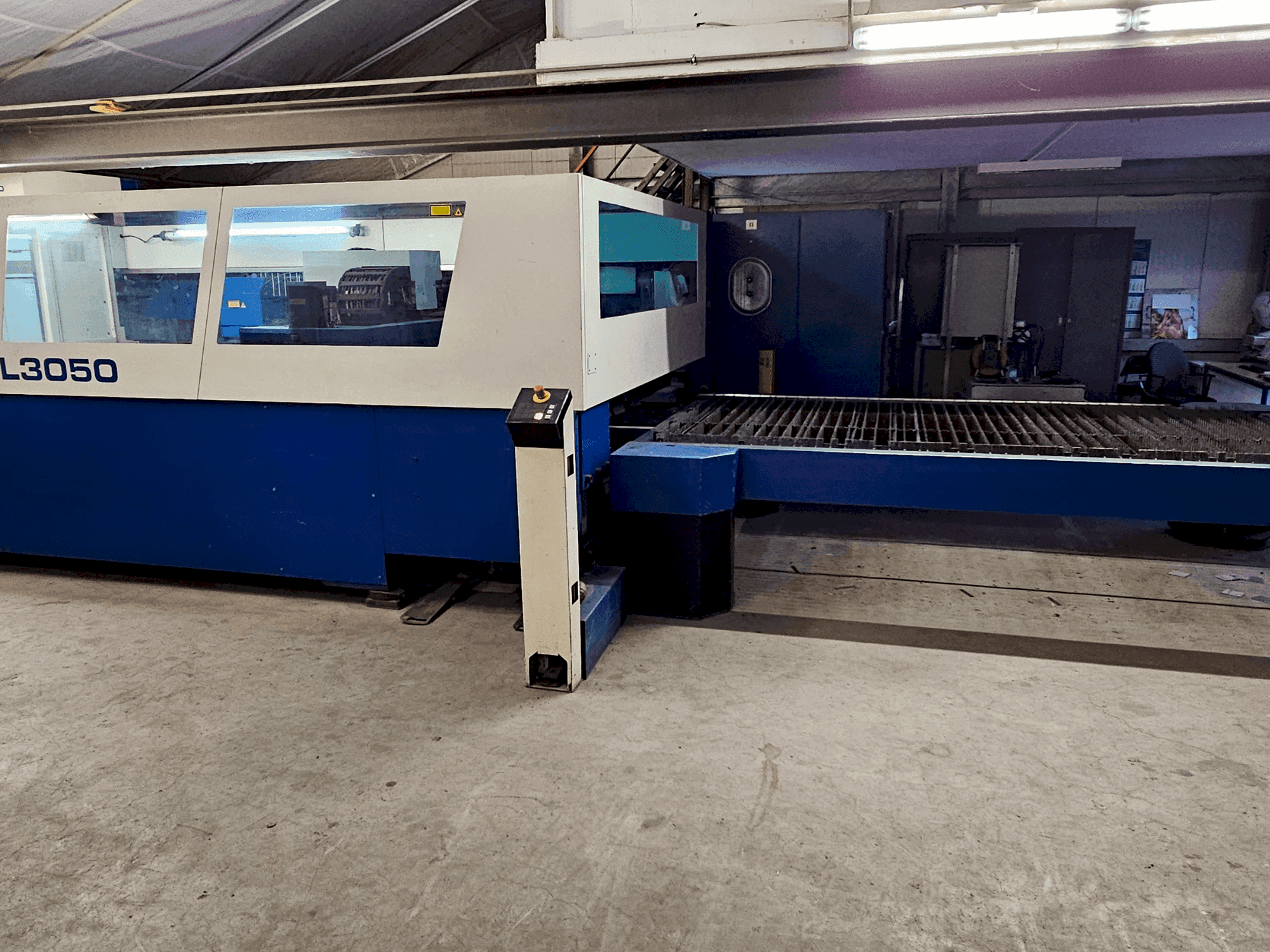Makine TRUMPF L3050 - Önden görünüm
