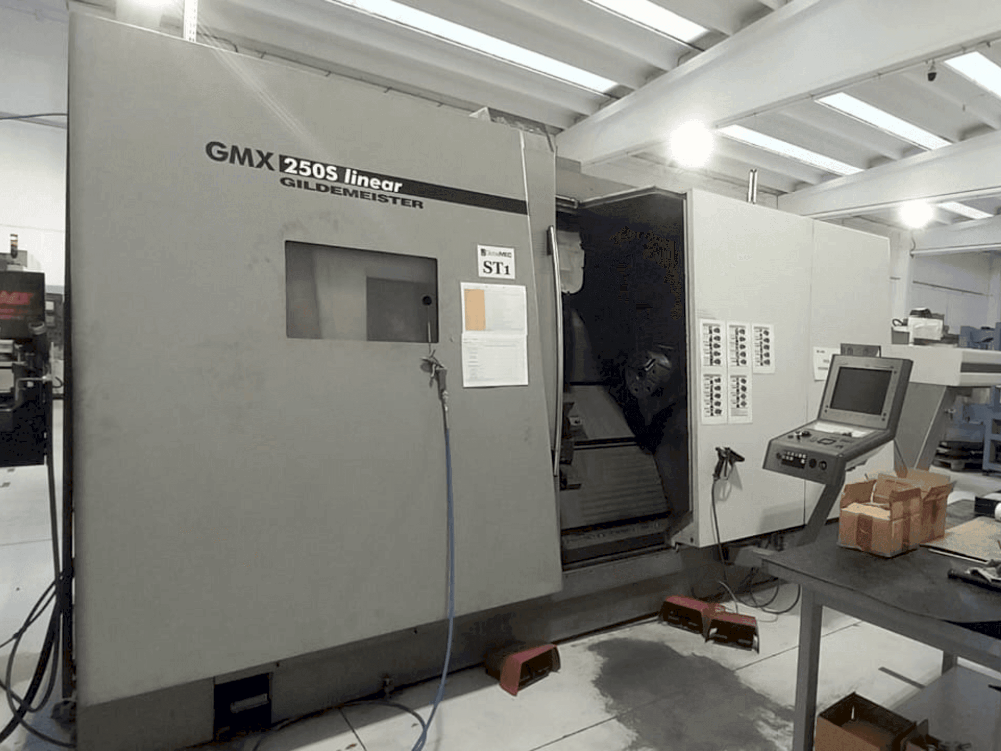 Makine Gildemeister GMX 250S Linear - Önden görünüm