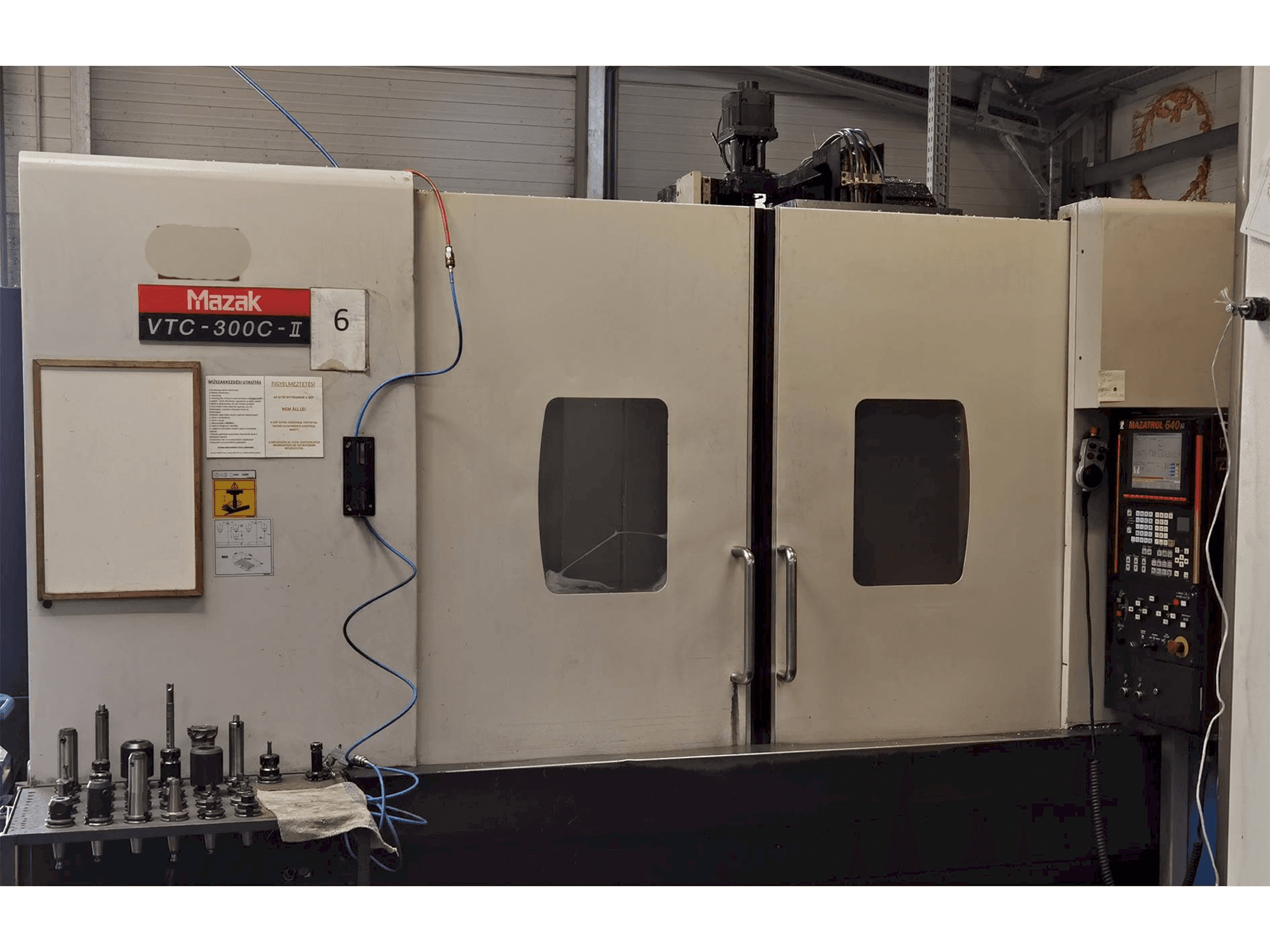 Makine Mazak VTC 300 C II - Önden görünüm