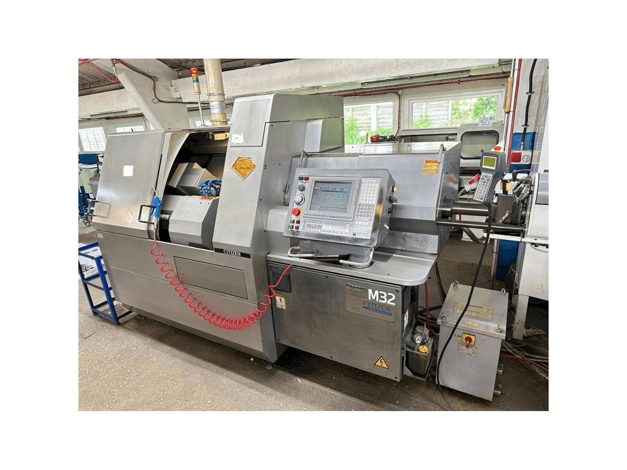 Makine Citizen M32V - Önden görünüm