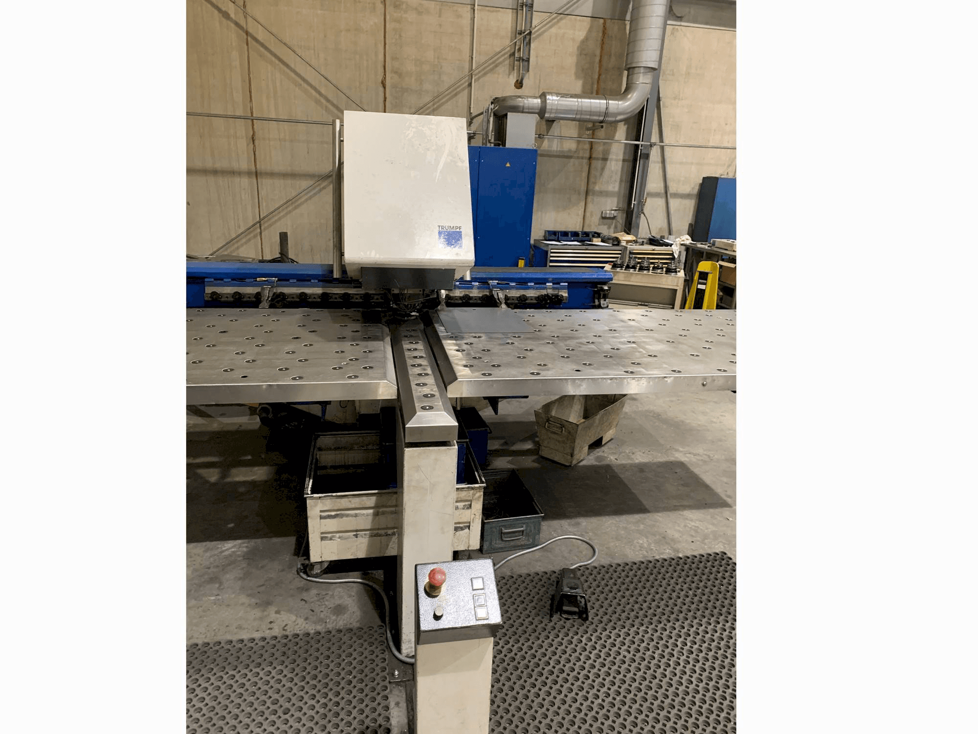 Makine Trumpf Trumatic 200 - Önden görünüm