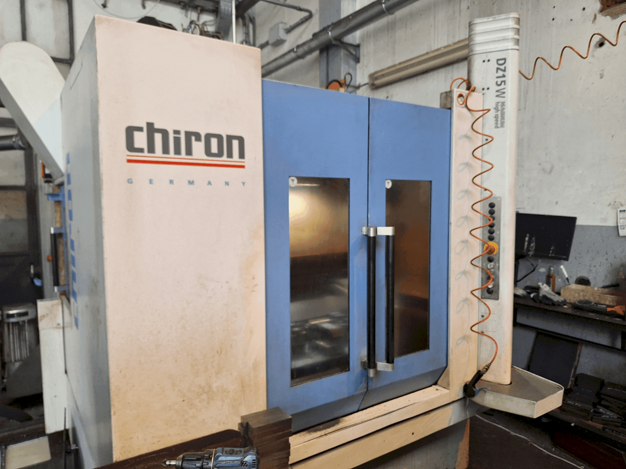 Makine CHIRON DZ15W Magnum - Önden görünüm