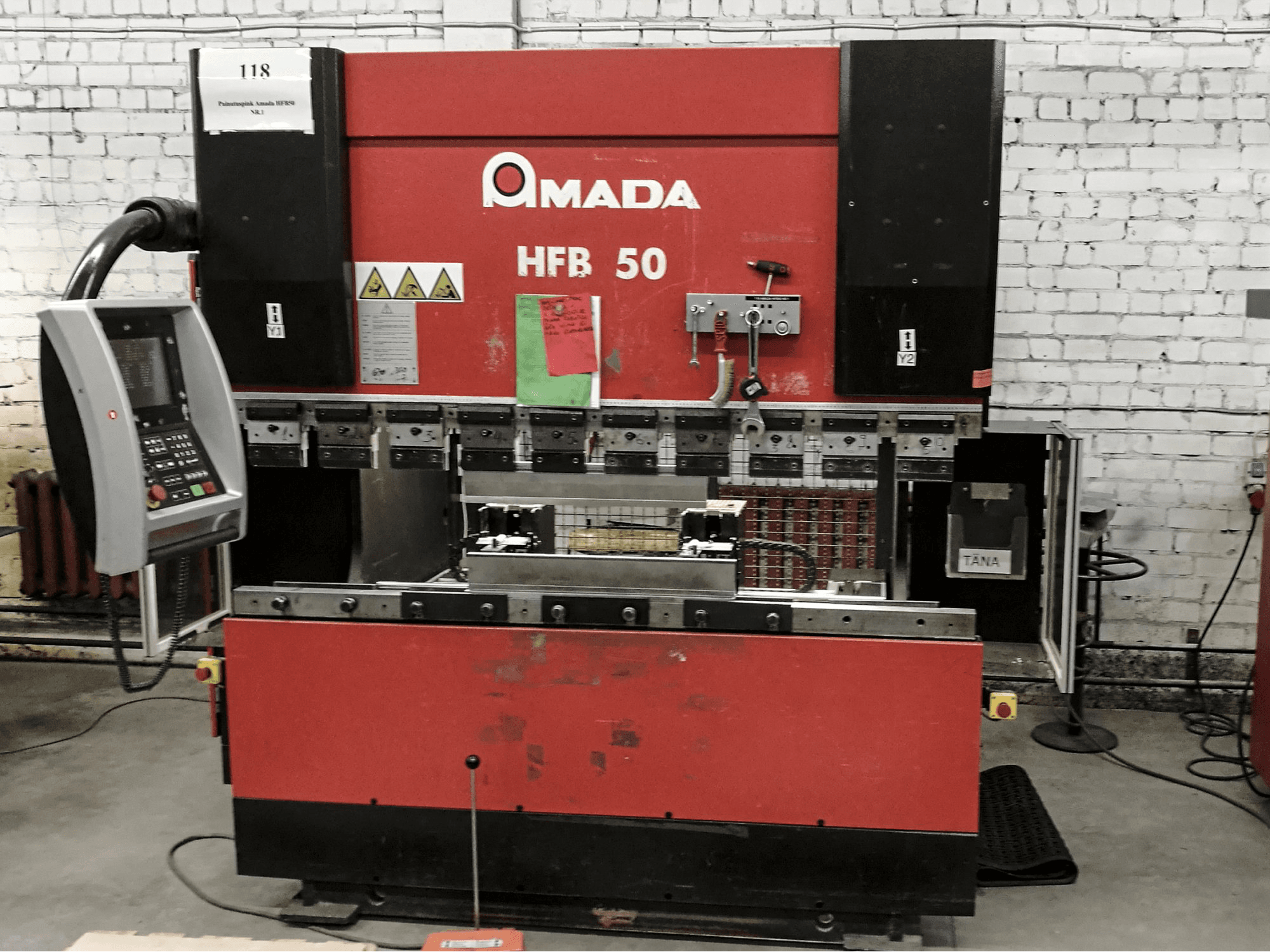 Makine AMADA - Önden görünüm HFB 50