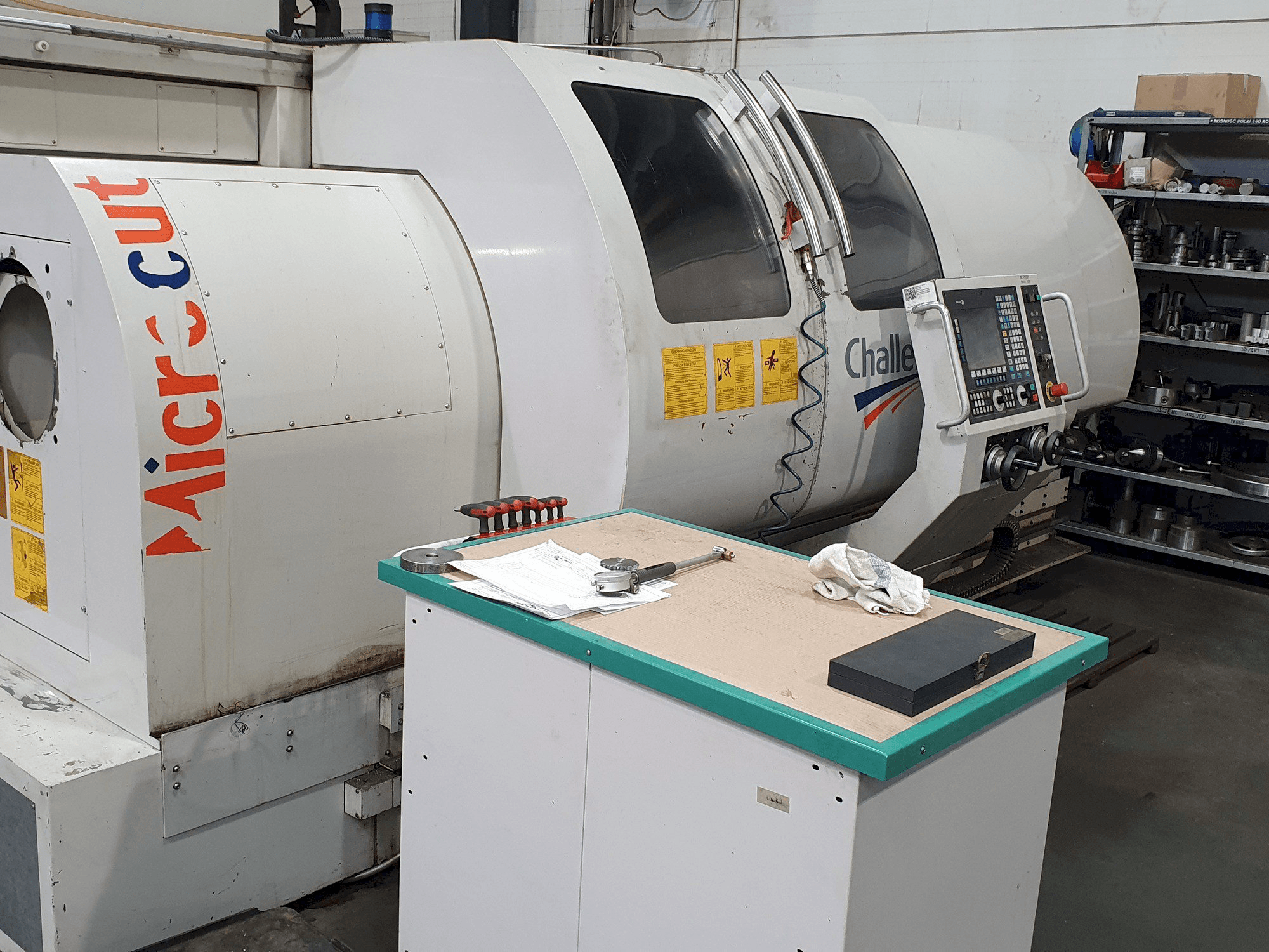 Makine MICROCUT BNC-2280X - Önden görünüm