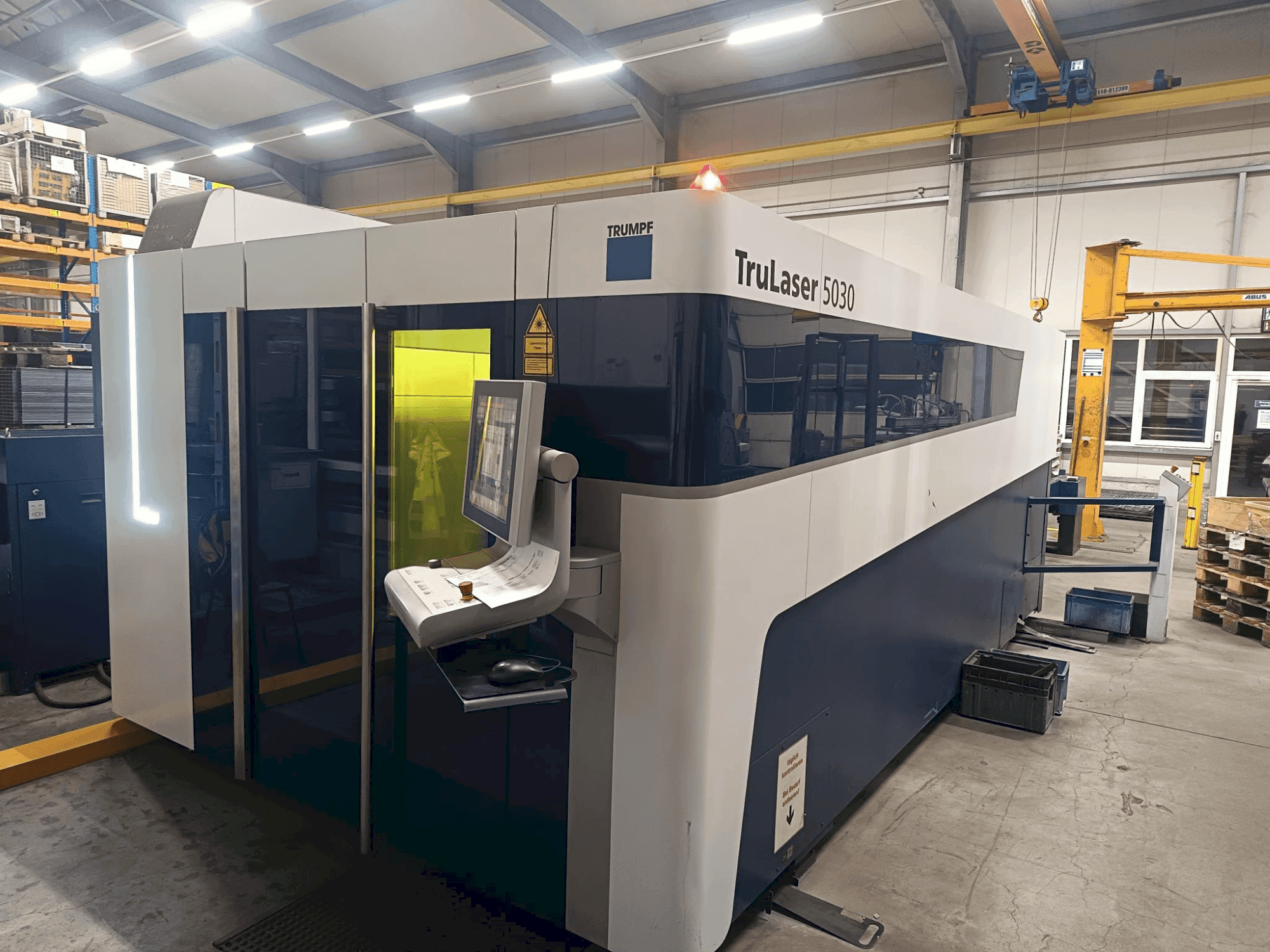 Makine TRUMPF Trulaser 5030 Fiber - Önden görünüm