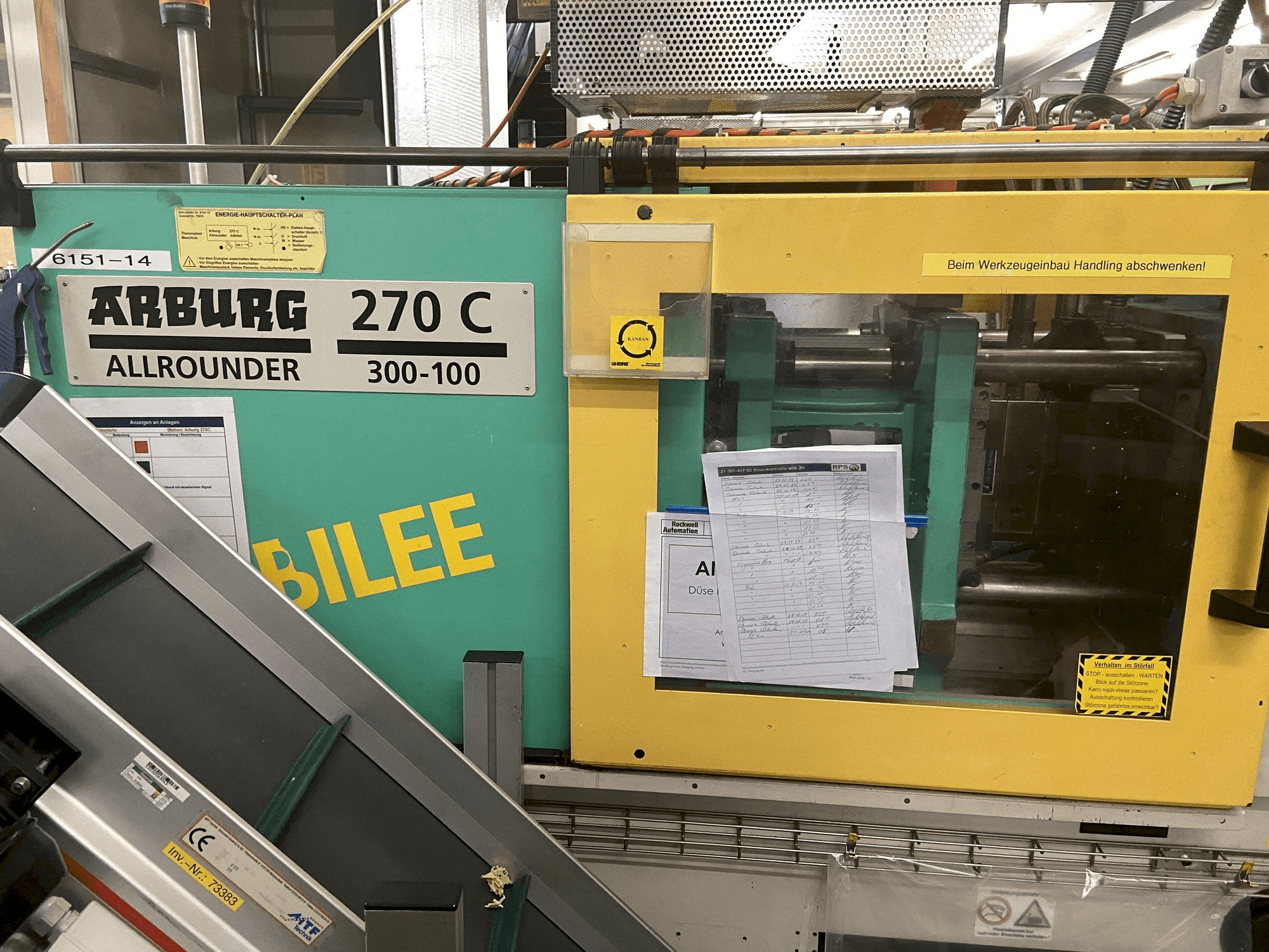 Makine Arburg 270 C 300-100 - Önden görünüm