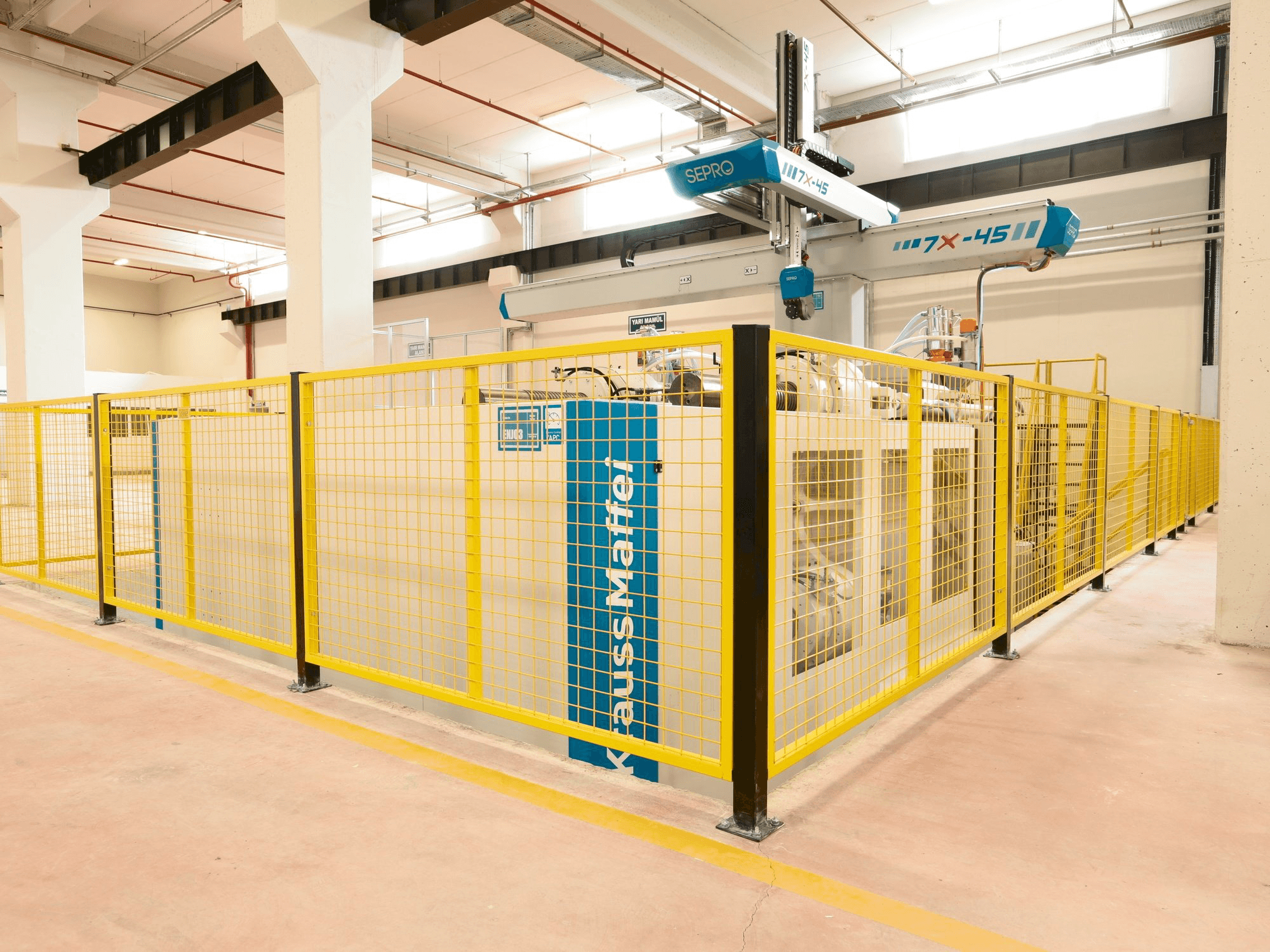 Makine Krauss Maffei 1300/8100 MX - Önden görünüm