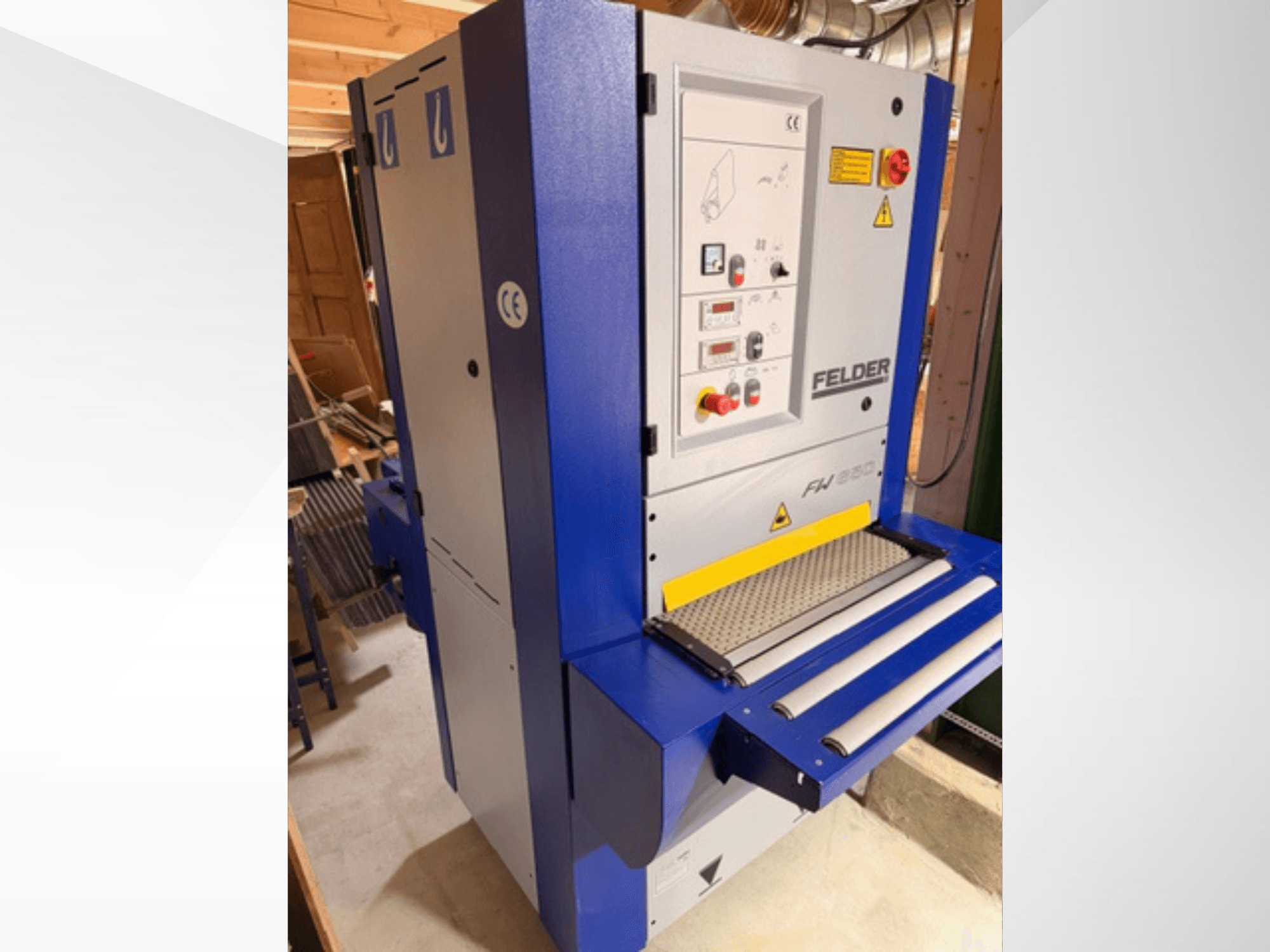 Felder FH 930 planya, önden görünüm, kontrol paneli, güvenlik özellikleri ve besleme/çıkarma silindirleri görünür.