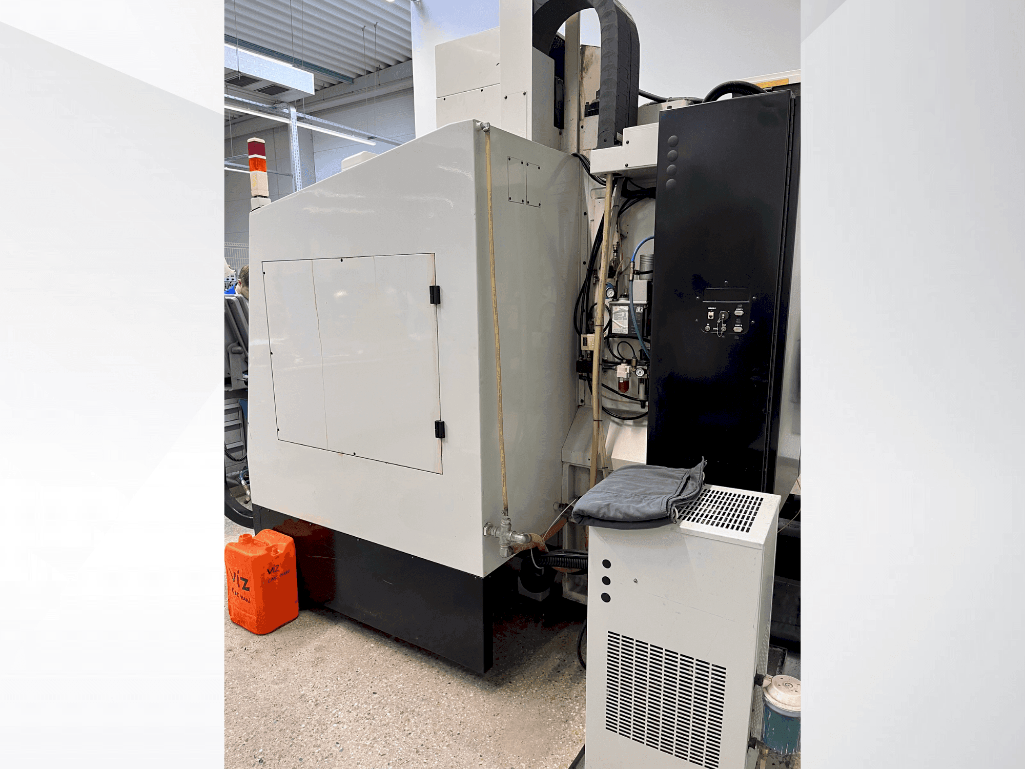 Makine Hurco VMX24S - Arkadan görünüm