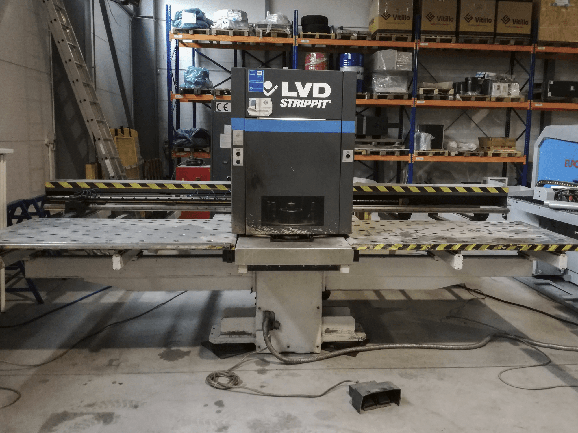 Makine LVD - Önden görünüm Delta 1000 EB