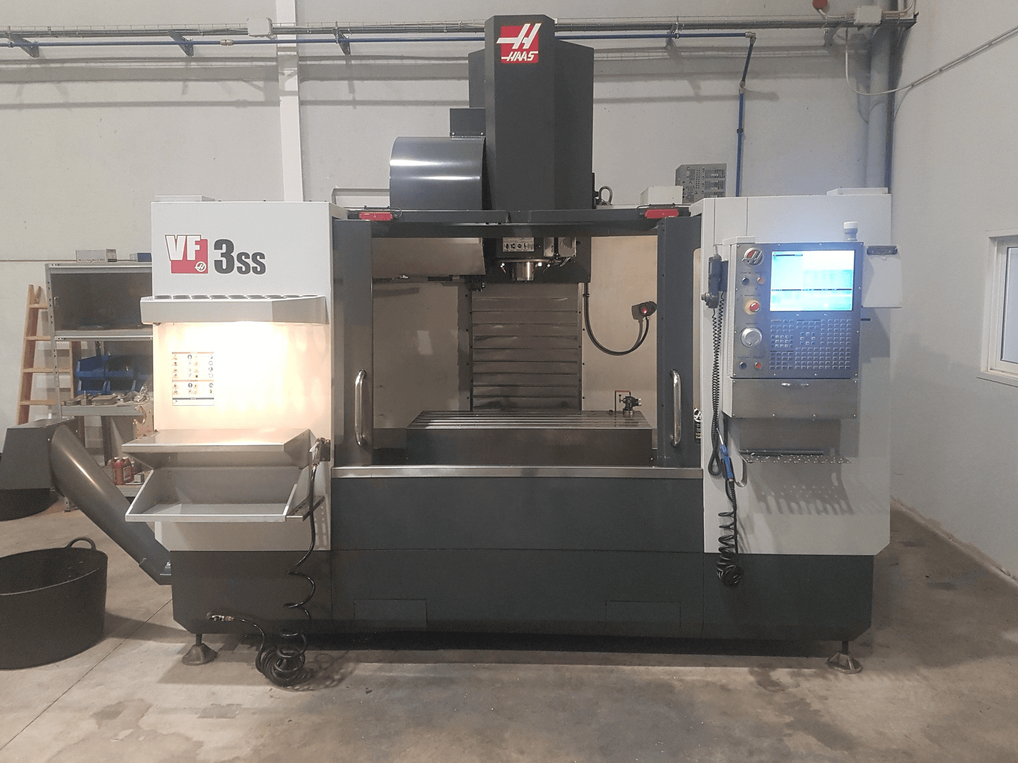 Makine HAAS VF- 3SS - Önden görünüm