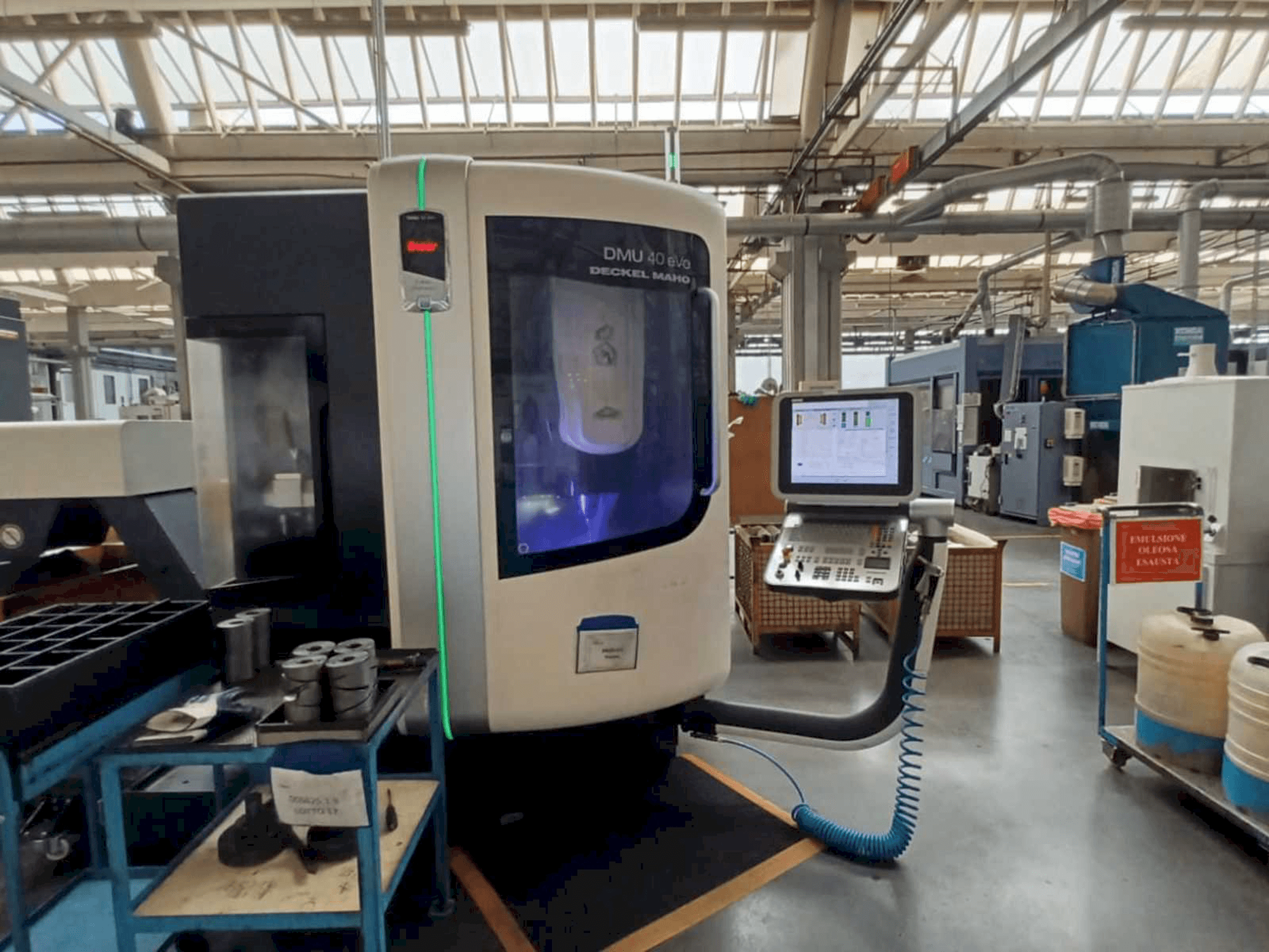 Makine DMG DMU 40 evo - Önden görünüm