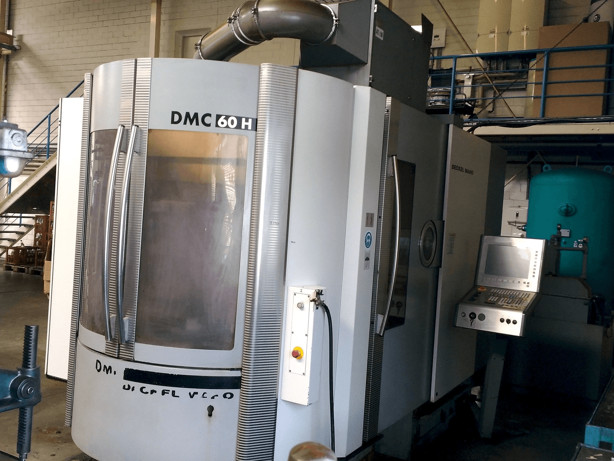 Makine DECKEL MAHO DMC 60H hi-dyn - Önden görünüm
