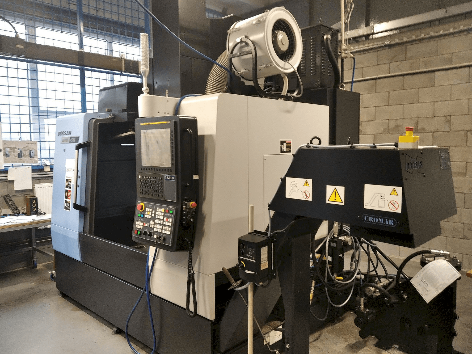 Makine DOOSAN DNM 4500 - Önden görünüm
