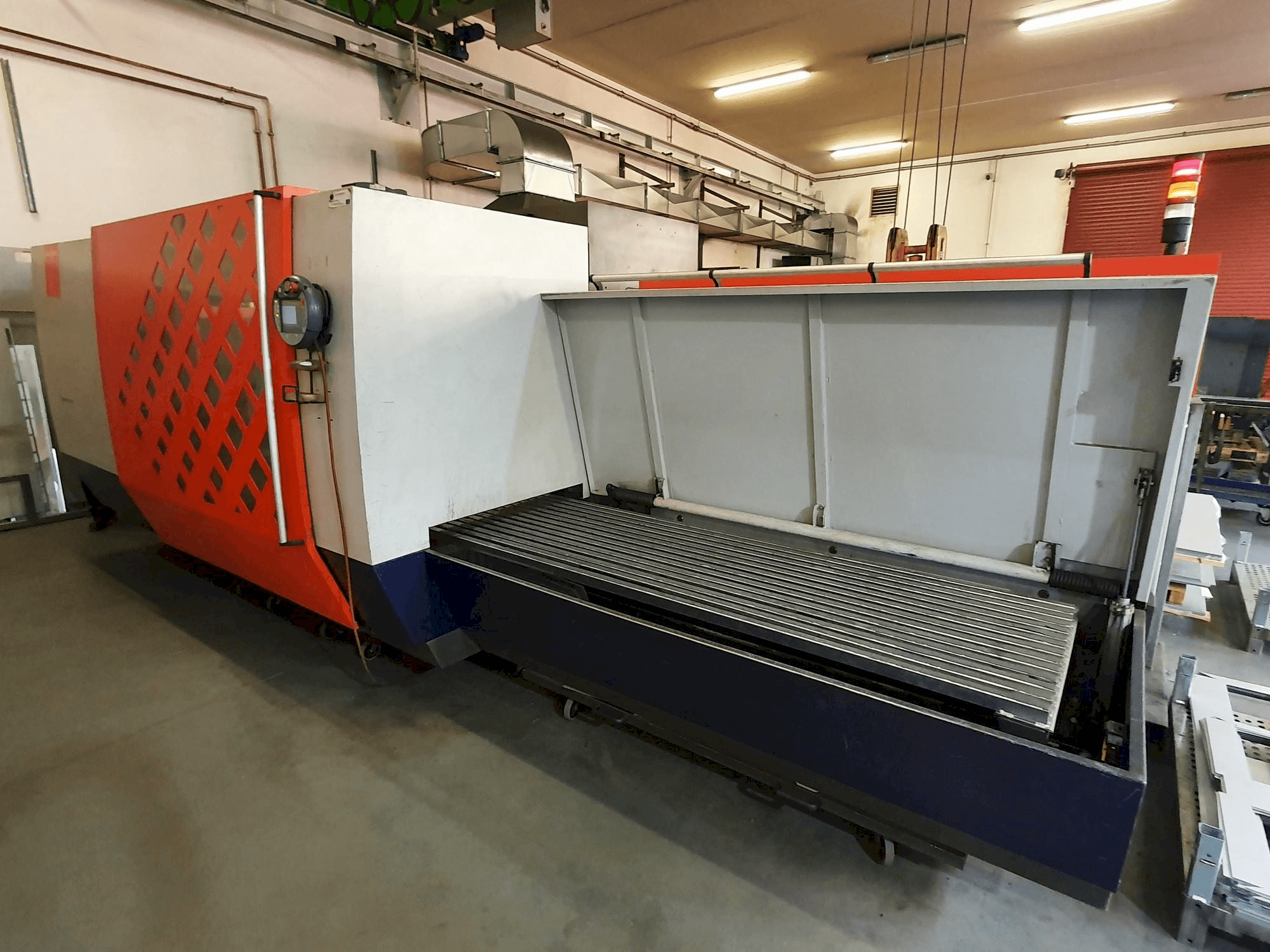 Makine Bystronic ByVention 3015 - Önden görünüm