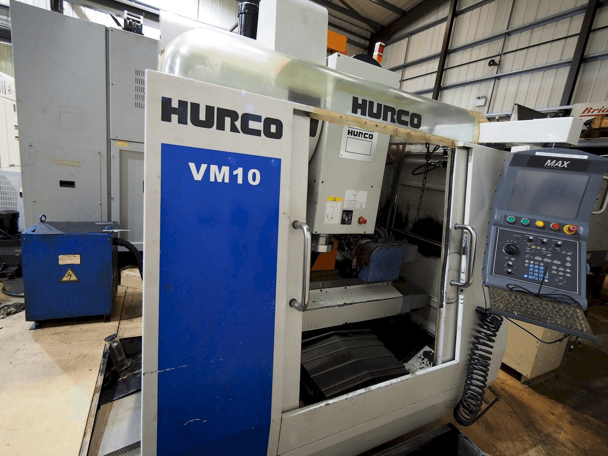 Makine Hurco VM10 - Önden görünüm