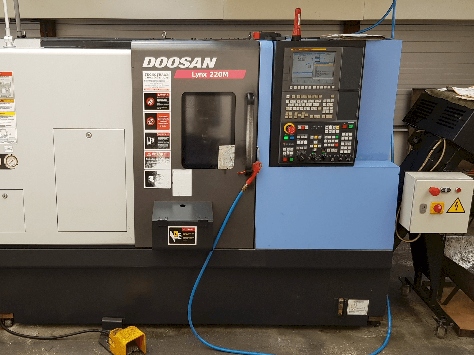 Makine Doosan Lynx 220 MA - Önden görünüm