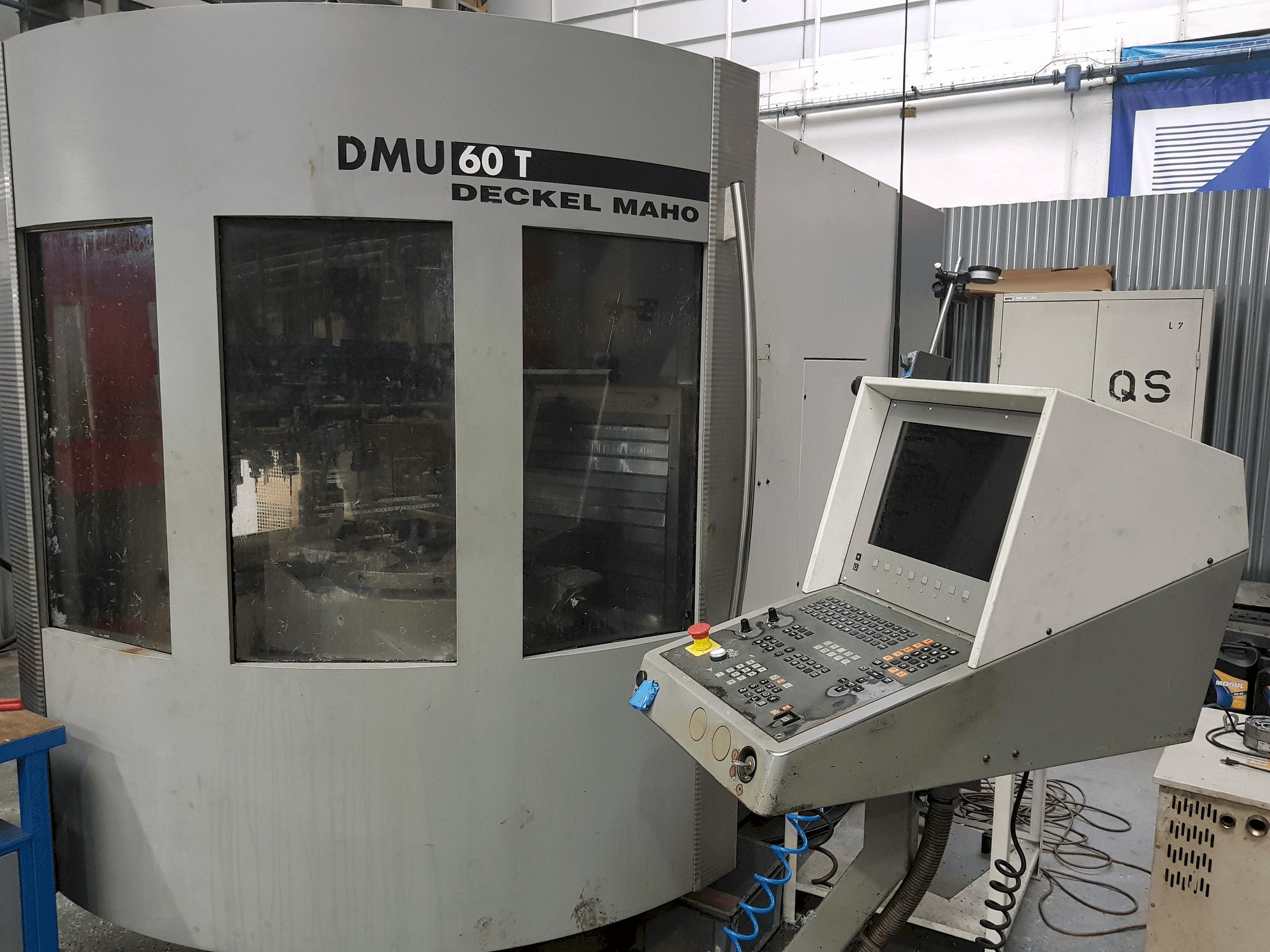 Makine DECKEL MAHO DMU 60T - Önden görünüm