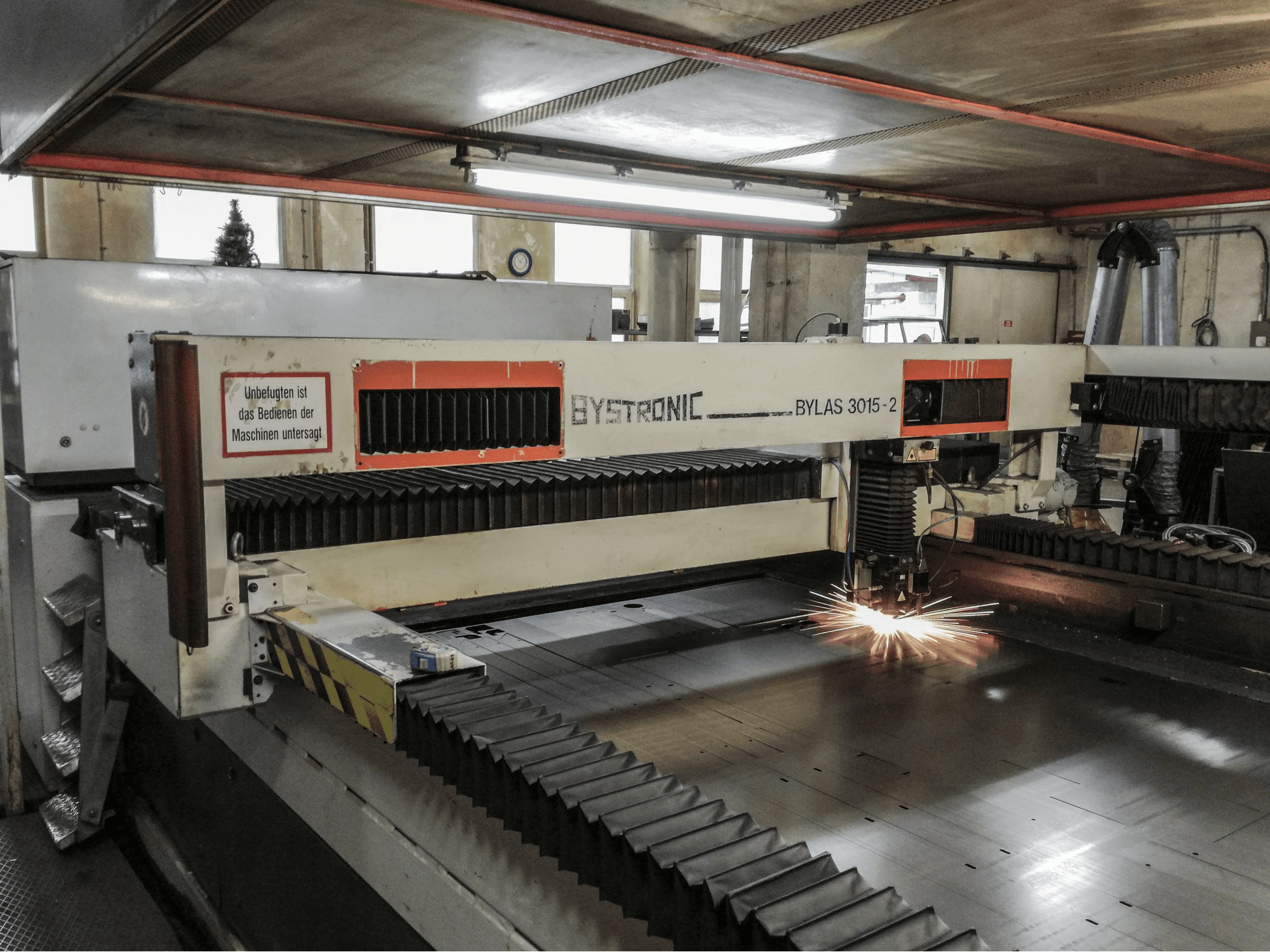 Makine 1 Bystronic - Sol görünüm Bylas 3015-2