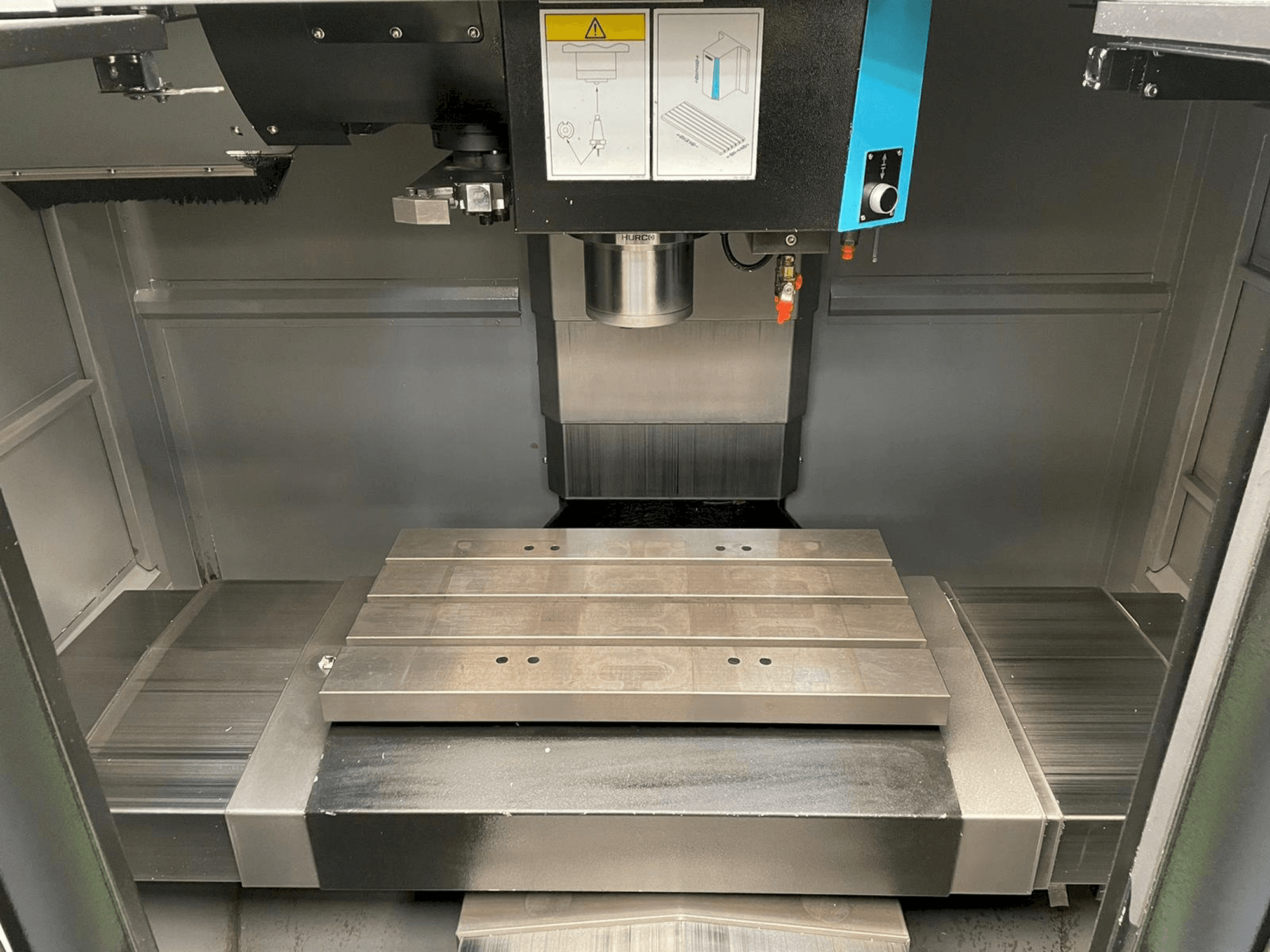 Makine Hurco VM 10i - Önden görünüm