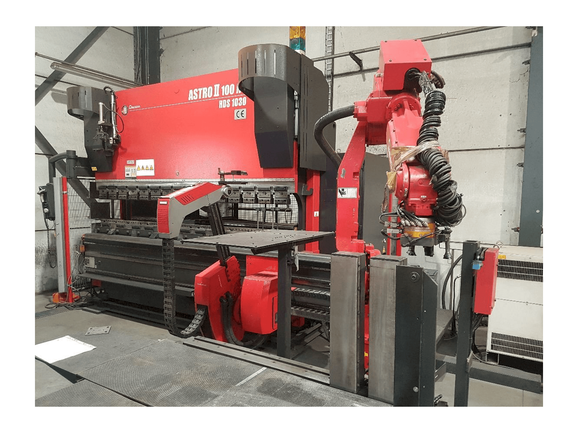 Makine AMADA Astro II 100NT HDS 1030 - Önden görünüm