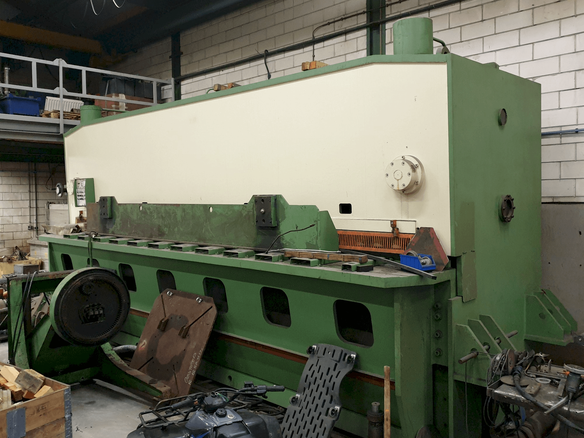 Makine LVD - Sağdan görünüm MVS 62/16