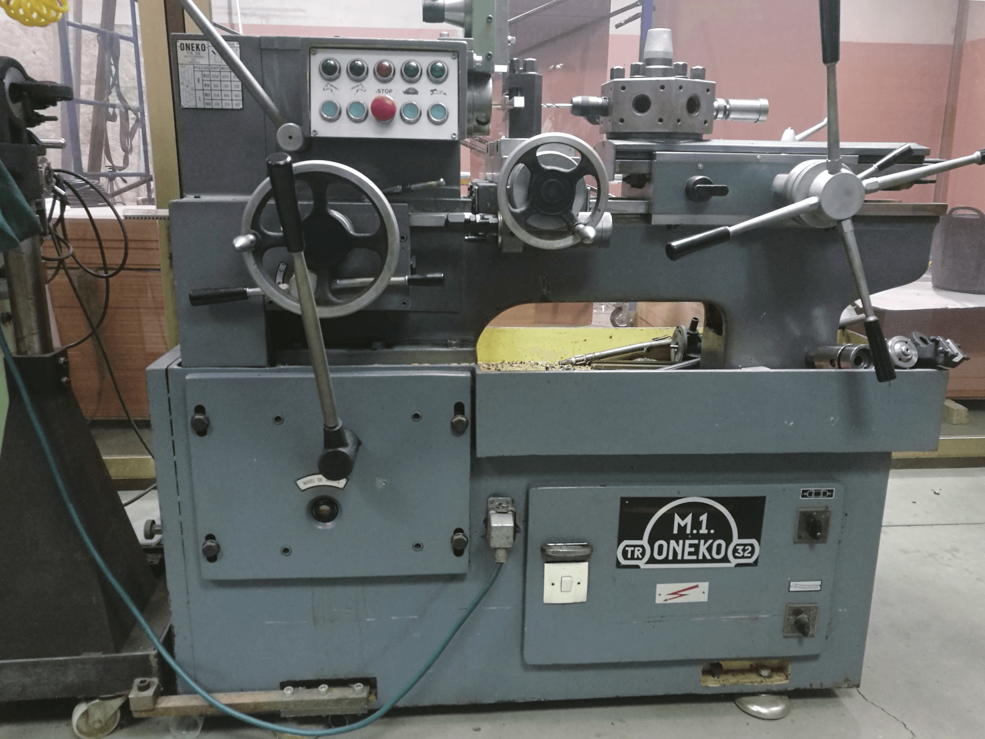 Makine ONEKO - Önden görünüm 32