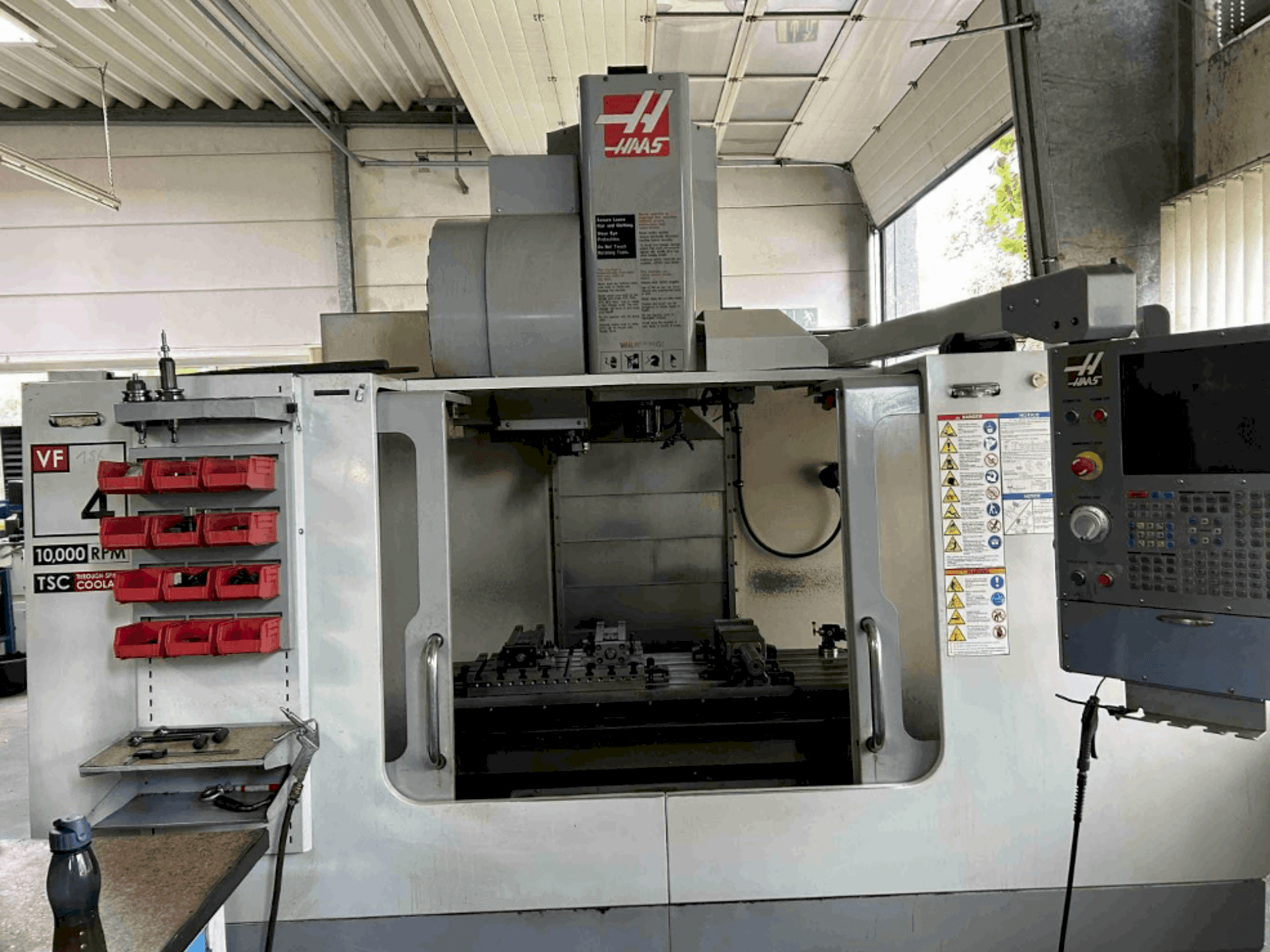 Makine HAAS VF4 BHE - Önden görünüm