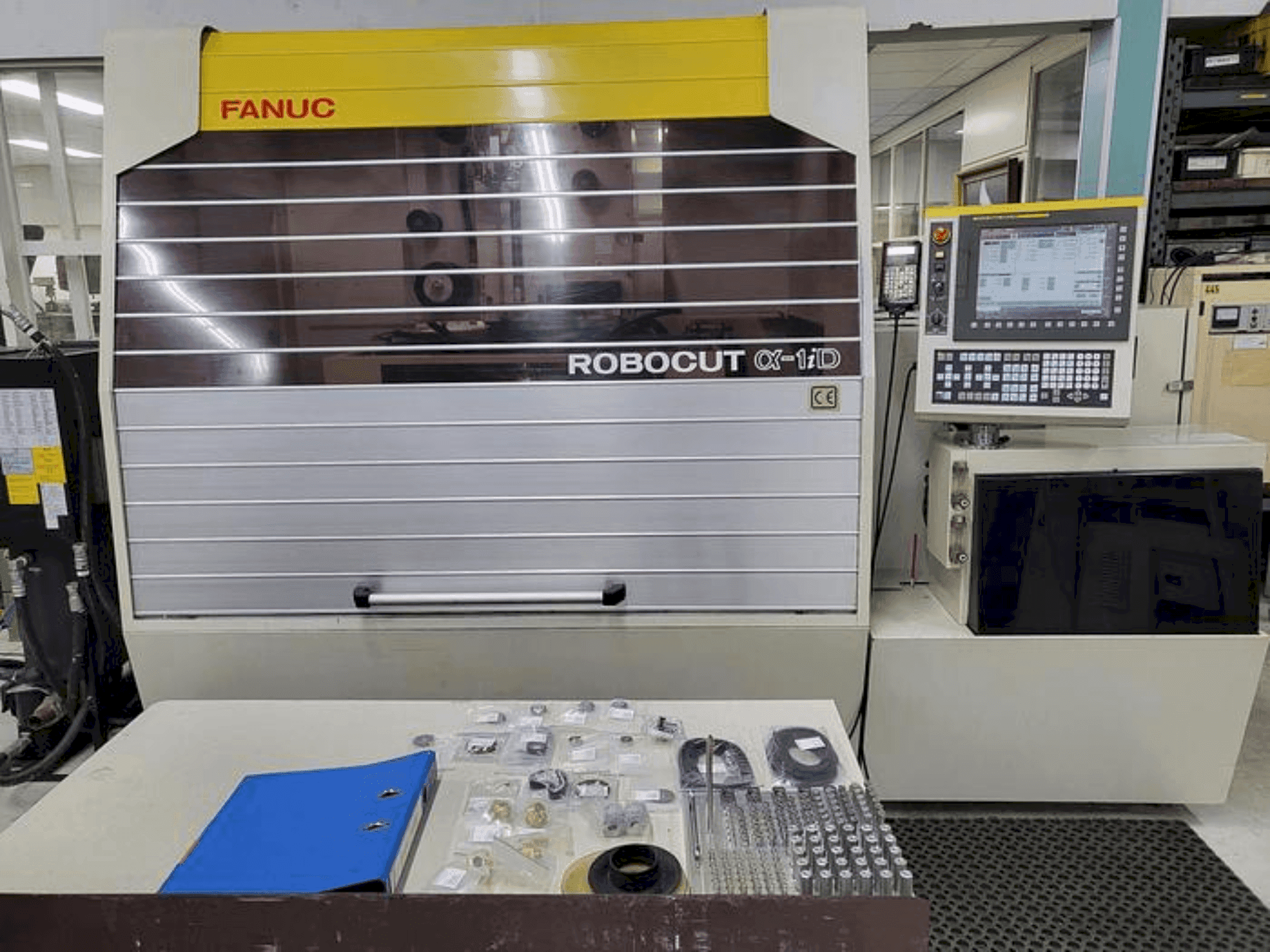 Makine FANUC Alpha 1ID - Önden görünüm