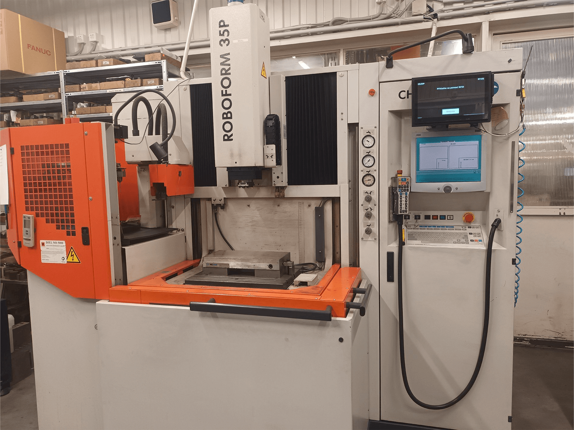 Makine CHARMILLES ROBOFORM 35P - Önden görünüm