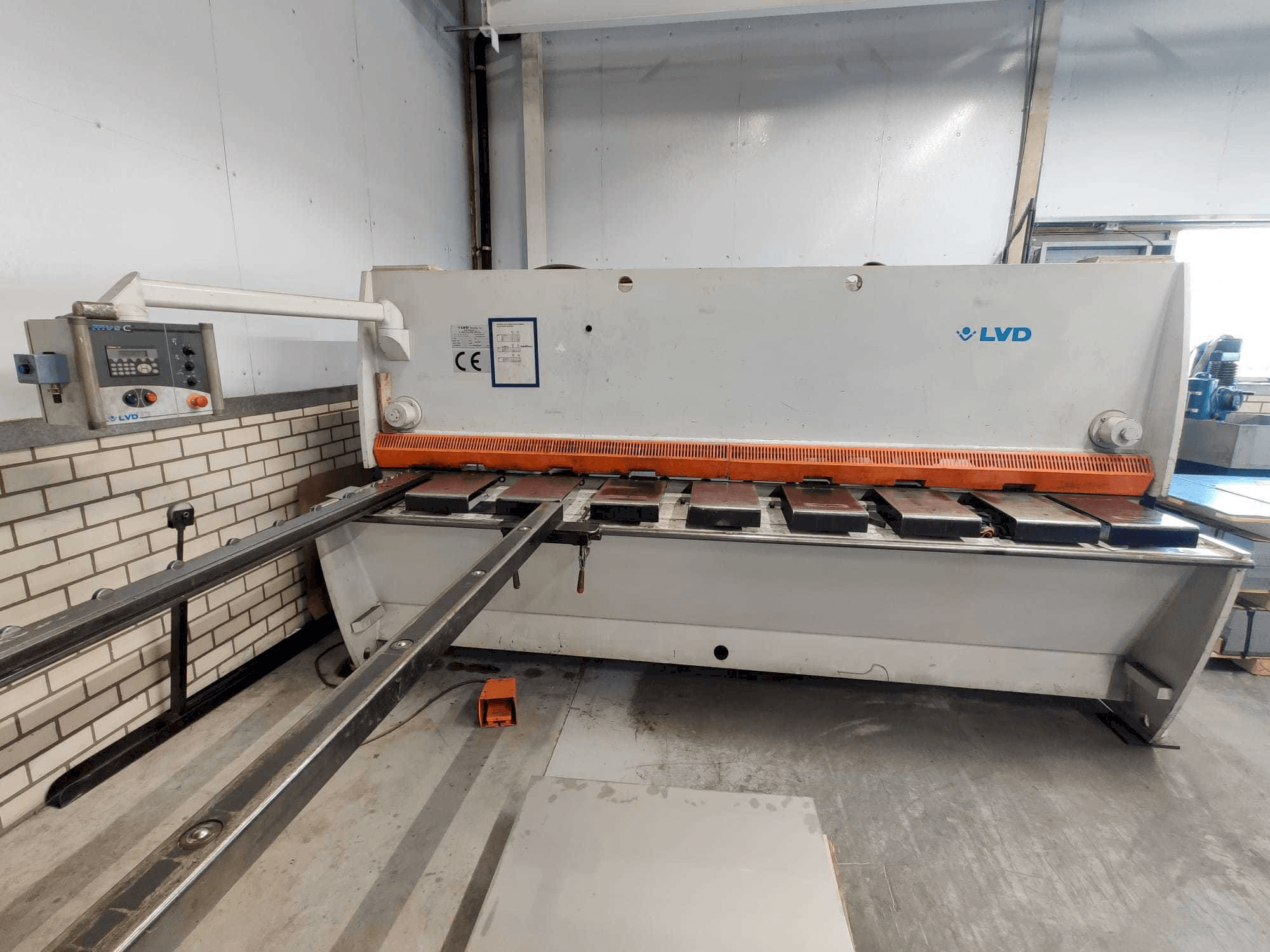 Makine LVD MVSC 06/31 - Önden görünüm