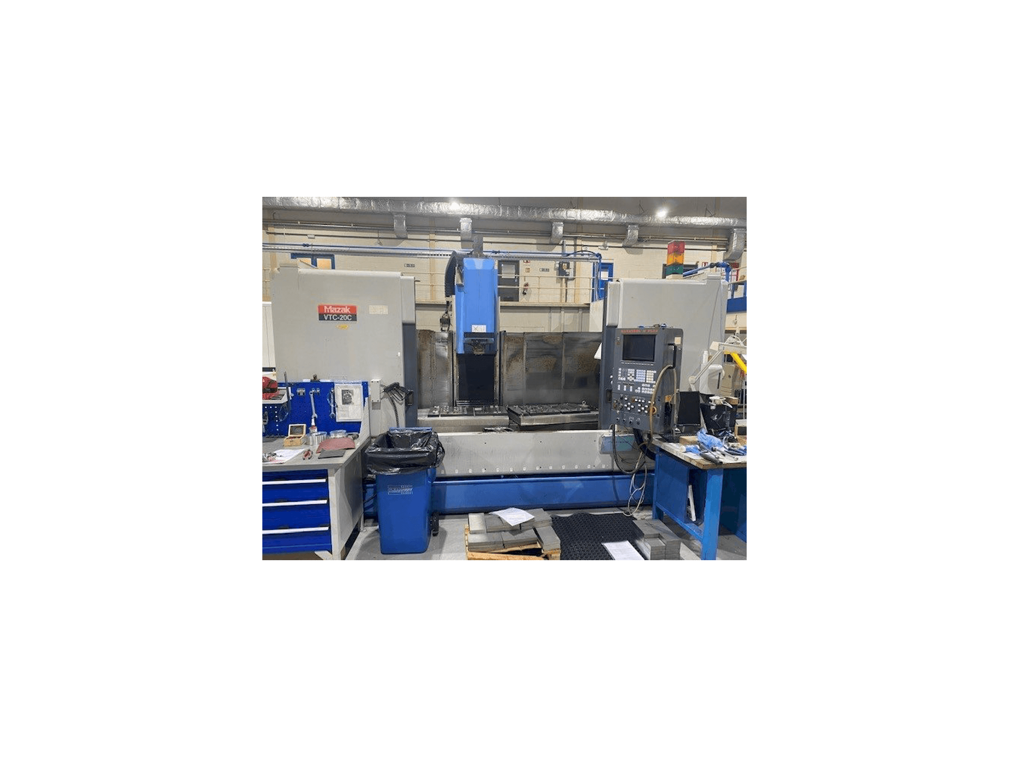 Makine Mazak VTC-20C - Önden görünüm