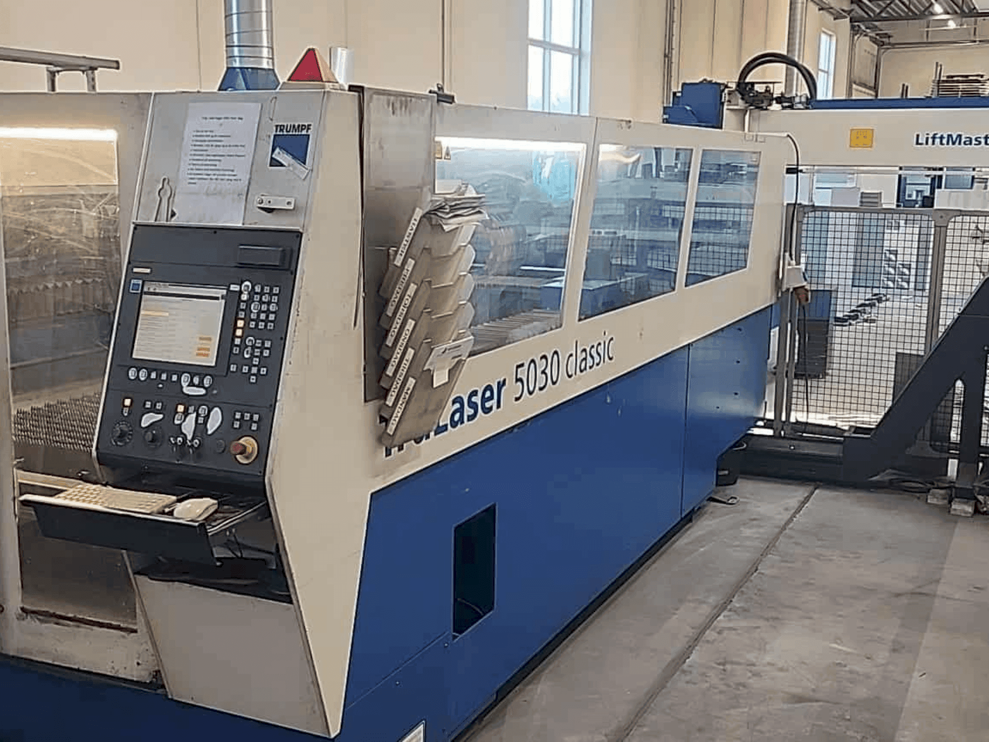 Makine TRUMPF TruLaser 5030 classic - Önden görünüm