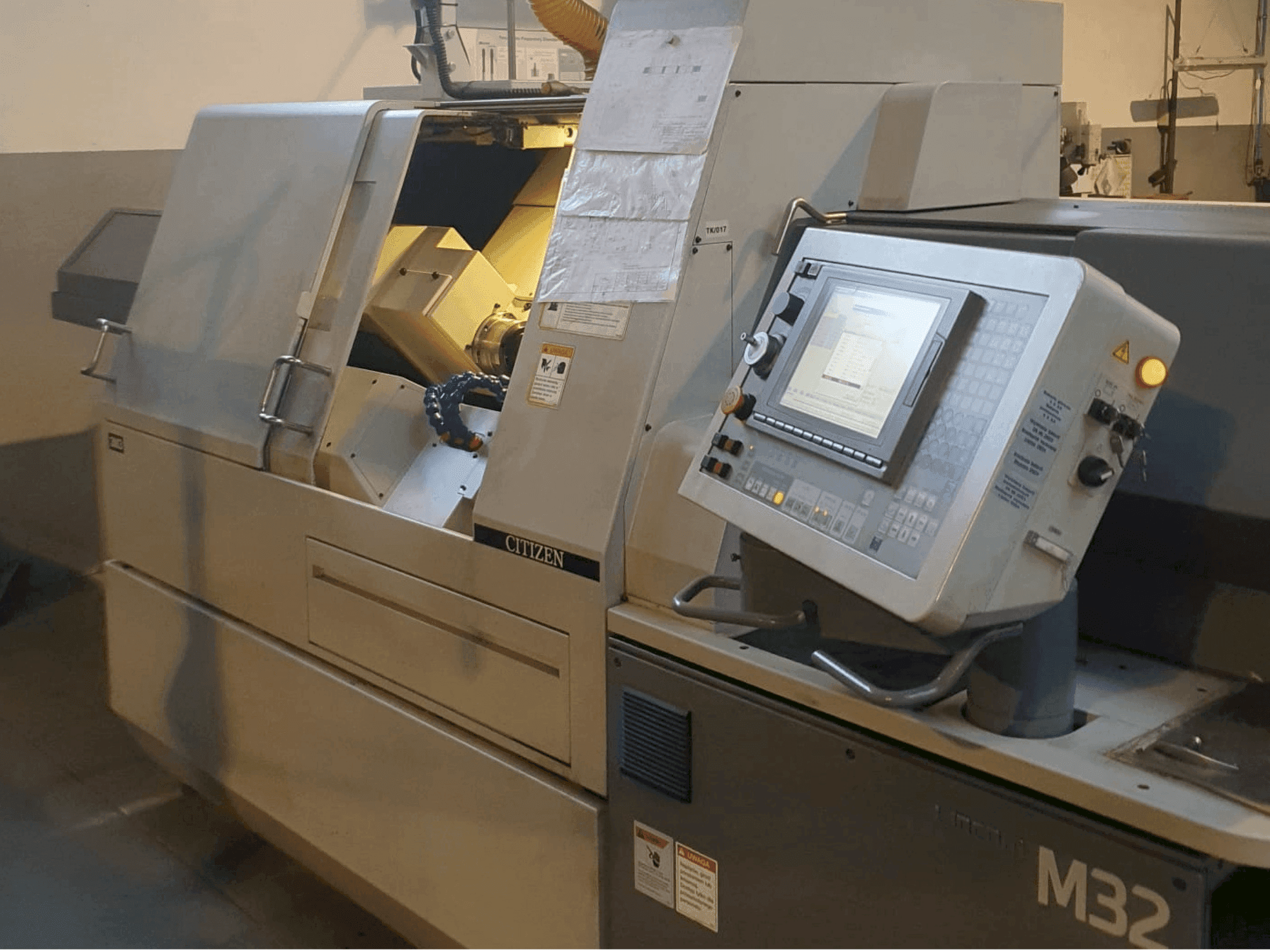 Makine Citizen M32 III - Önden görünüm