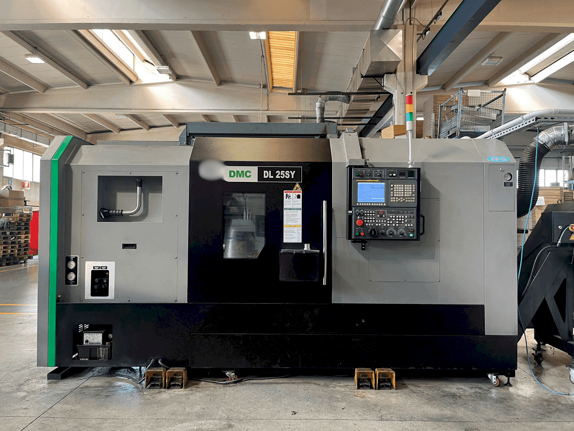 Makine FFG DMC DL 25SY - Önden görünüm