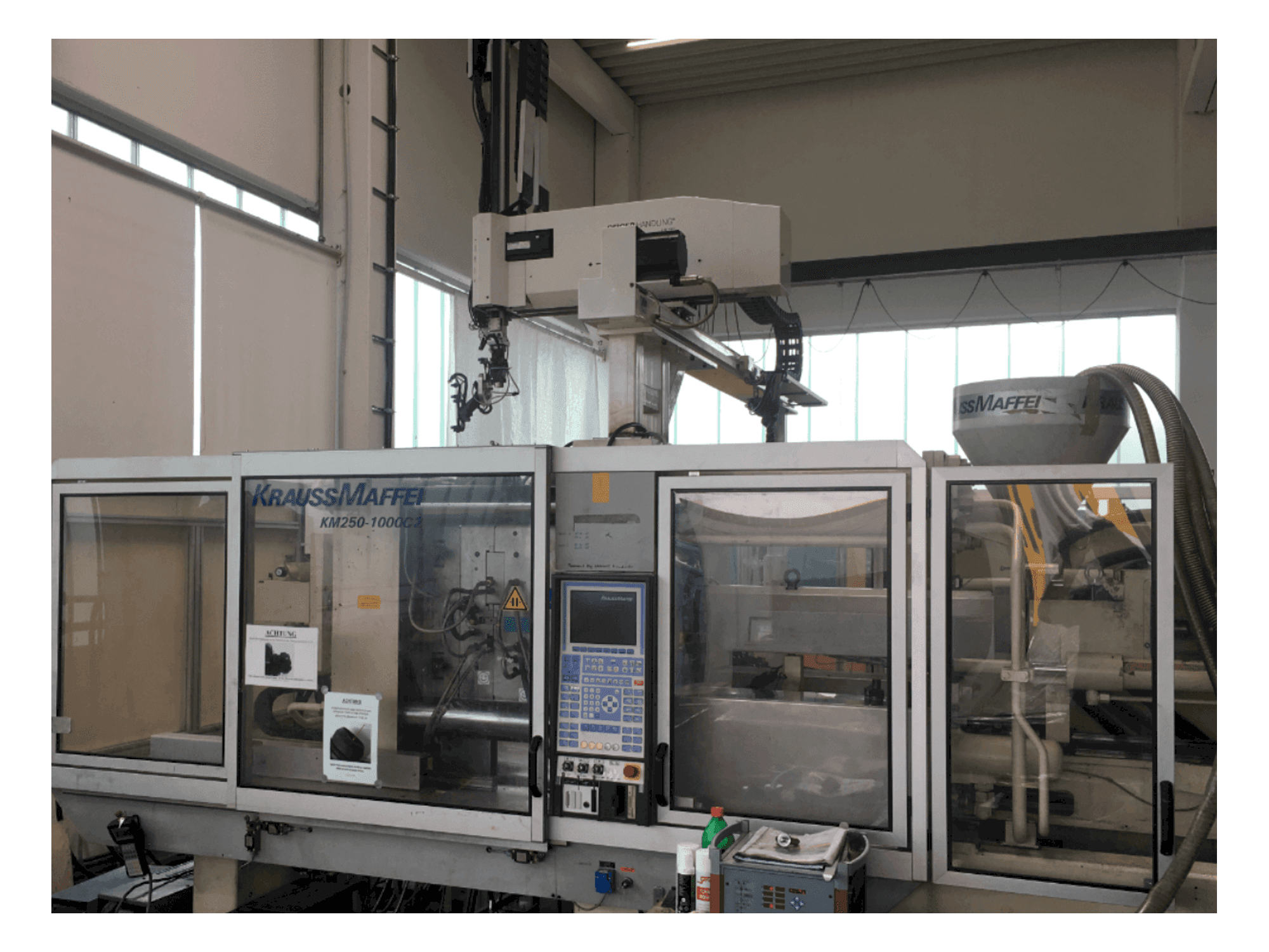 Makine Krauss Maffei 250-1000 C2 - Önden görünüm